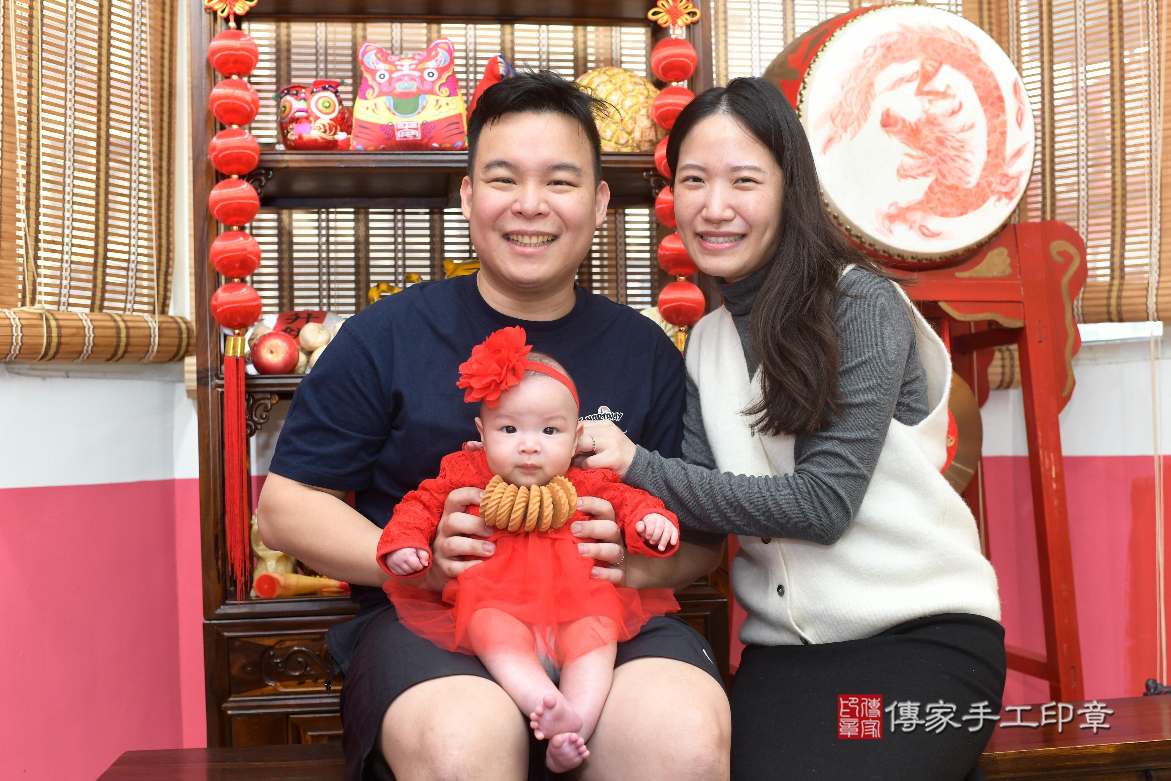 傳家手工印章高雄店、抓周、度脺、中國風會場、傳家嬰兒古禮、吉祥話、抓周道具物品24種、拍照。抓周證書。寶寶抓周、滿周歲、生日快樂、祝福