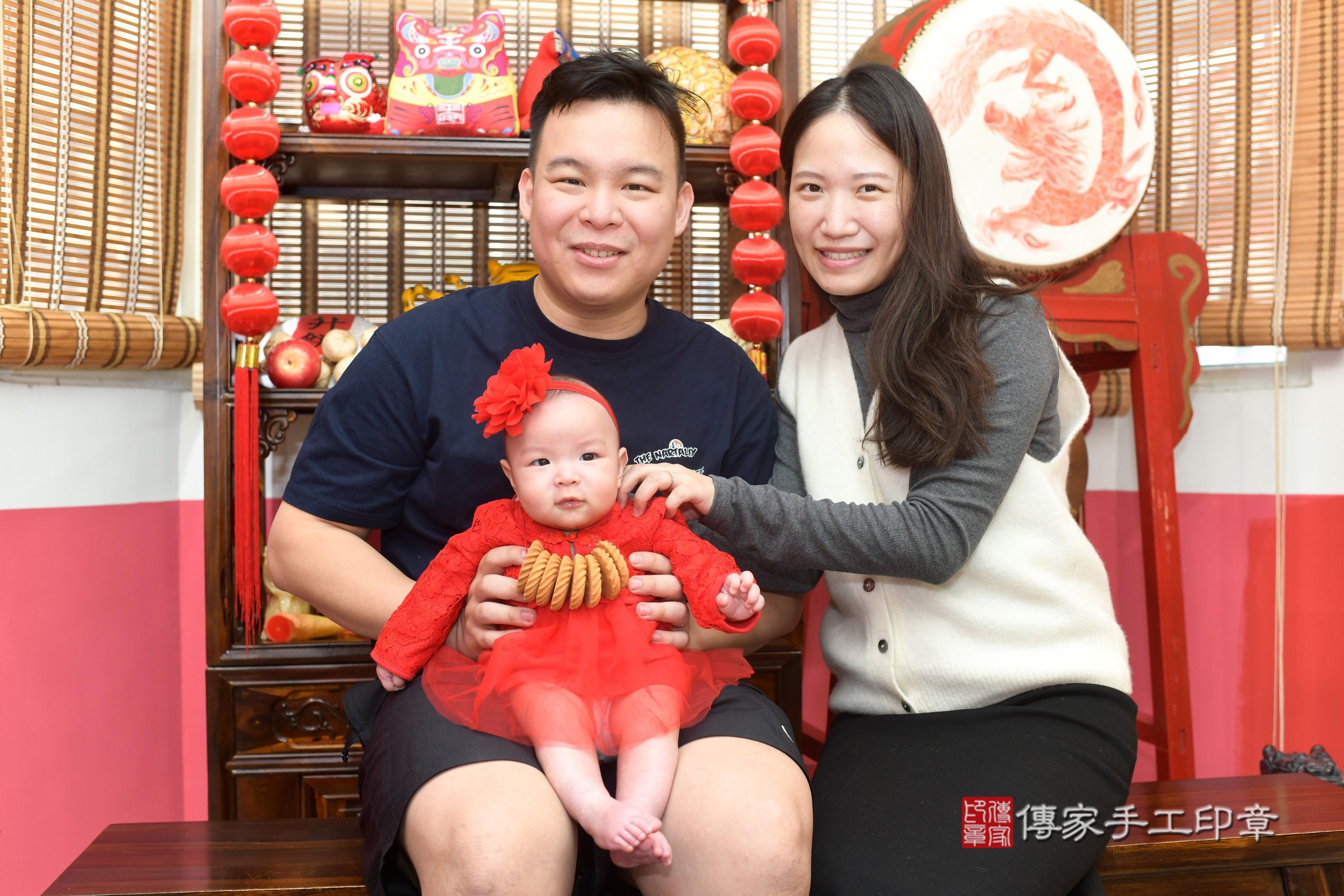 傳家手工印章高雄店、抓周、度脺、中國風會場、傳家嬰兒古禮、吉祥話、抓周道具物品24種、拍照。抓周證書。寶寶抓周、滿周歲、生日快樂、祝福