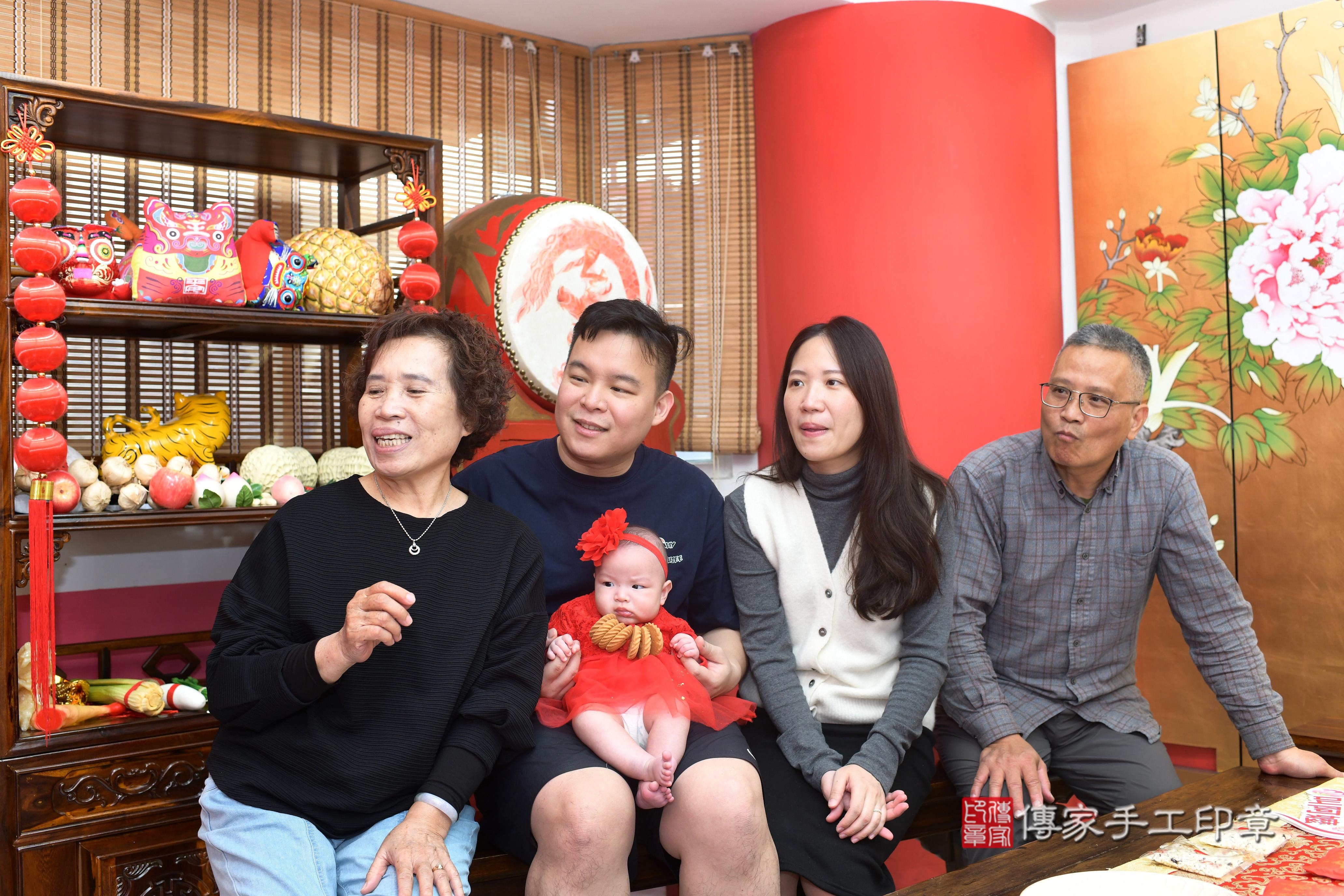 傳家手工印章高雄店、抓周、度脺、中國風會場、傳家嬰兒古禮、吉祥話、抓周道具物品24種、拍照。抓周證書。寶寶抓周、滿周歲、生日快樂、祝福