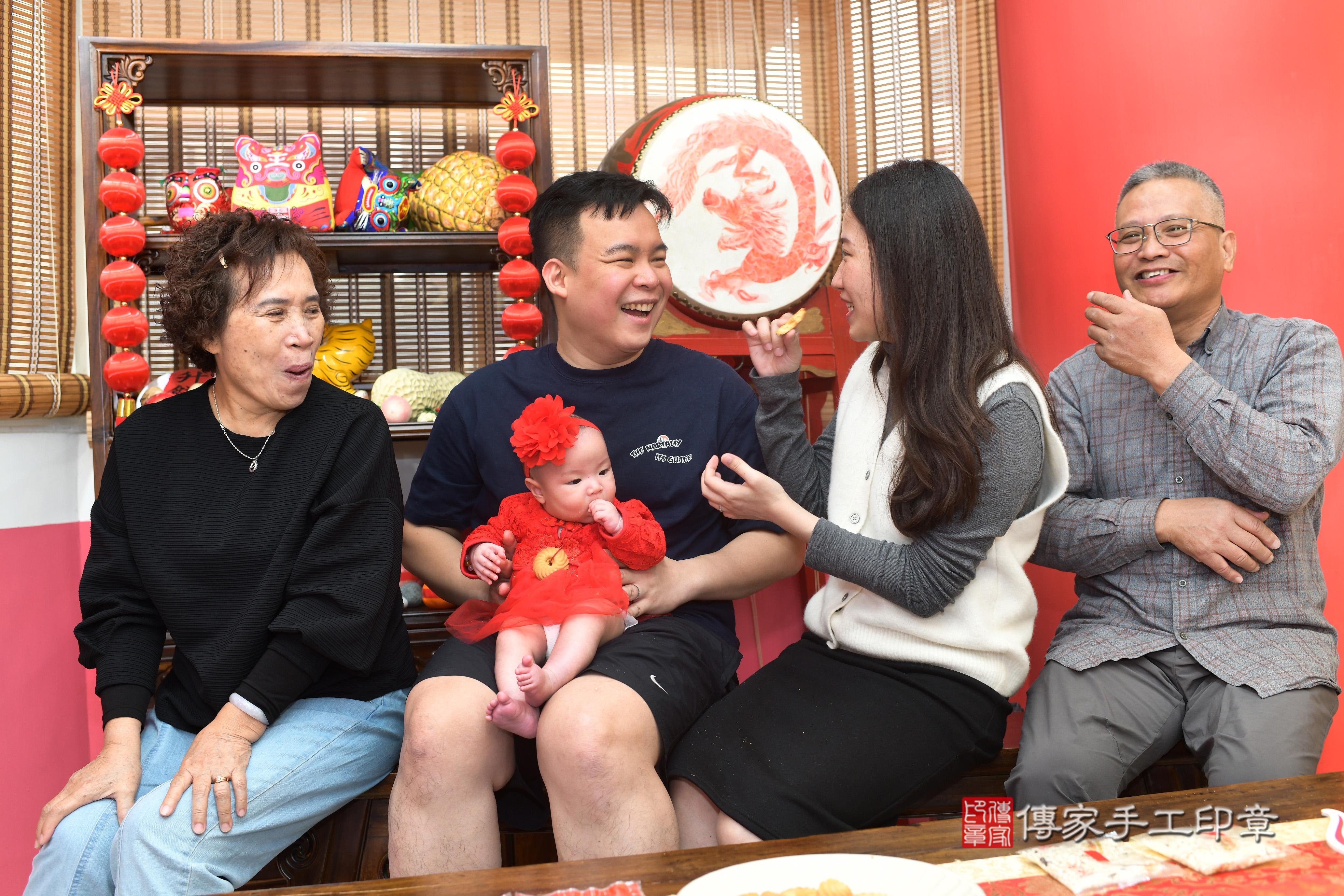 傳家手工印章高雄店、抓周、度脺、中國風會場、傳家嬰兒古禮、吉祥話、抓周道具物品24種、拍照。抓周證書。寶寶抓周、滿周歲、生日快樂、祝福