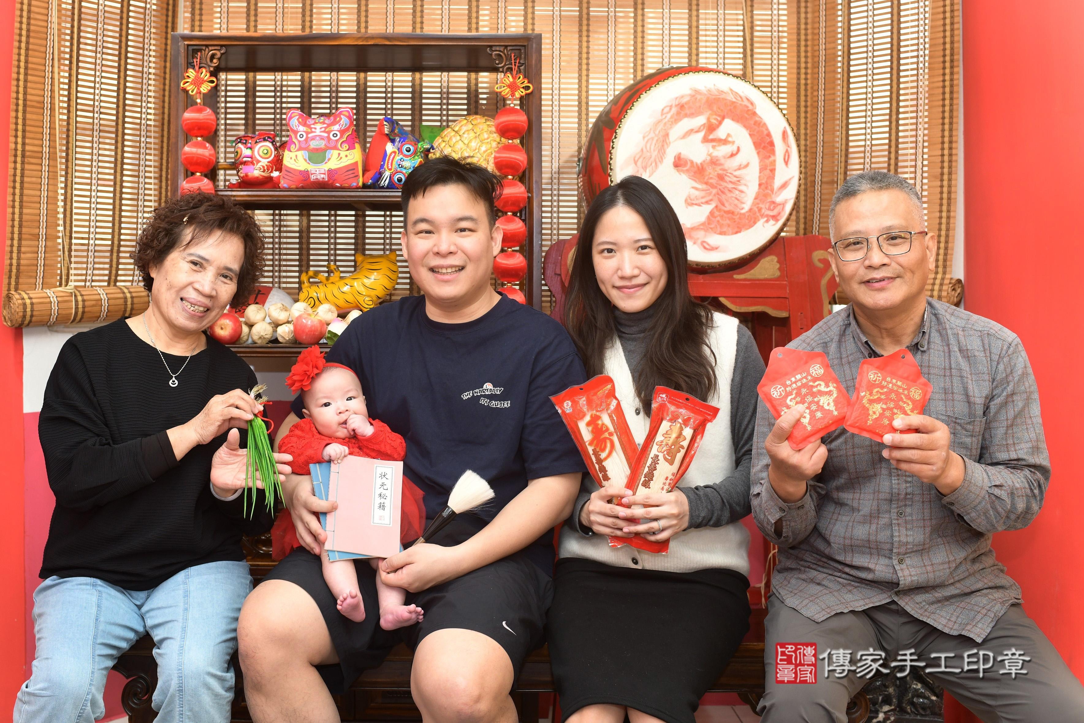 傳家手工印章高雄店、抓周、度脺、中國風會場、傳家嬰兒古禮、吉祥話、抓周道具物品24種、拍照。抓周證書。寶寶抓周、滿周歲、生日快樂、祝福