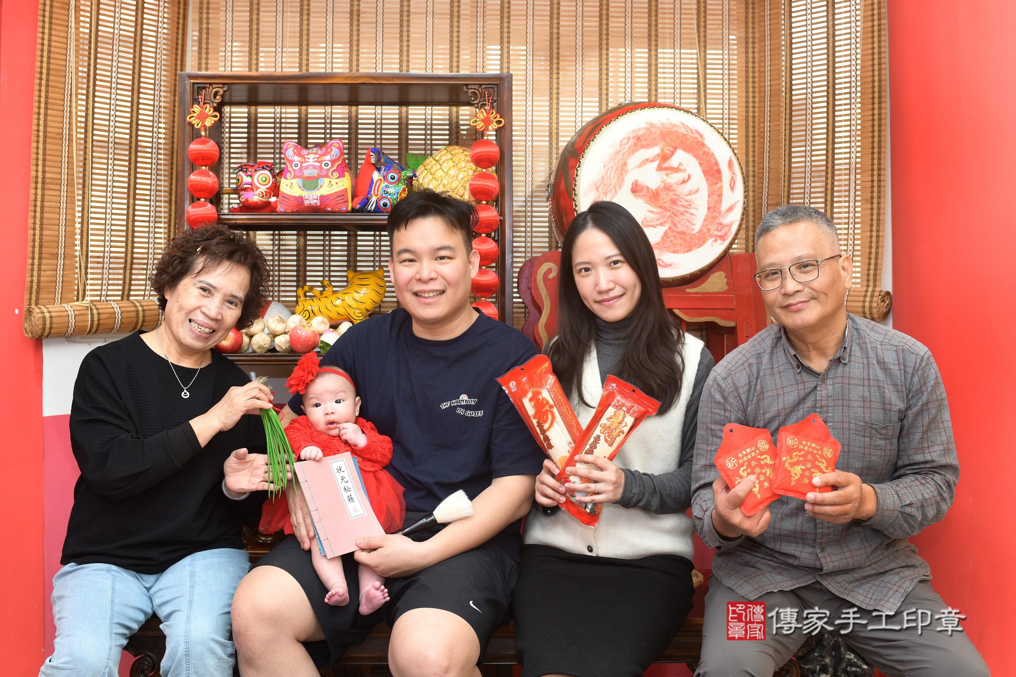 傳家手工印章高雄店、抓周、度脺、中國風會場、傳家嬰兒古禮、吉祥話、抓周道具物品24種、拍照。抓周證書。寶寶抓周、滿周歲、生日快樂、祝福