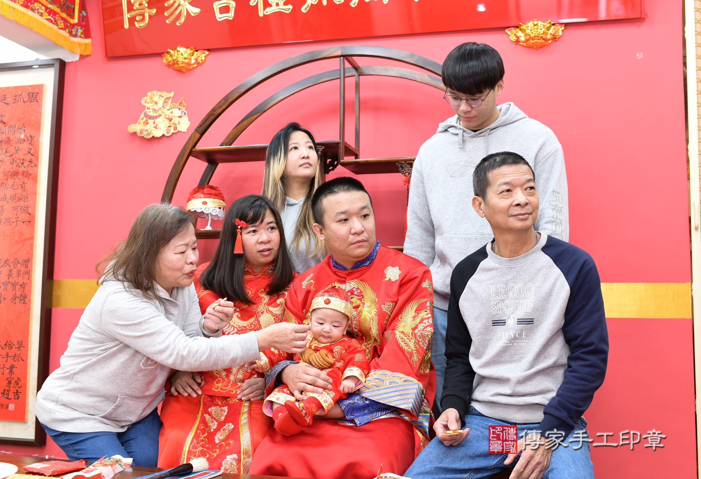 新北市永和區昊昊寶寶收涎推薦：傳家新北店收涎中國風會場，嬰兒古禮收涎收口水流程儀式、收涎吉祥話、收涎餅乾、收涎拍照。收涎證書。2025.1.12，照片11