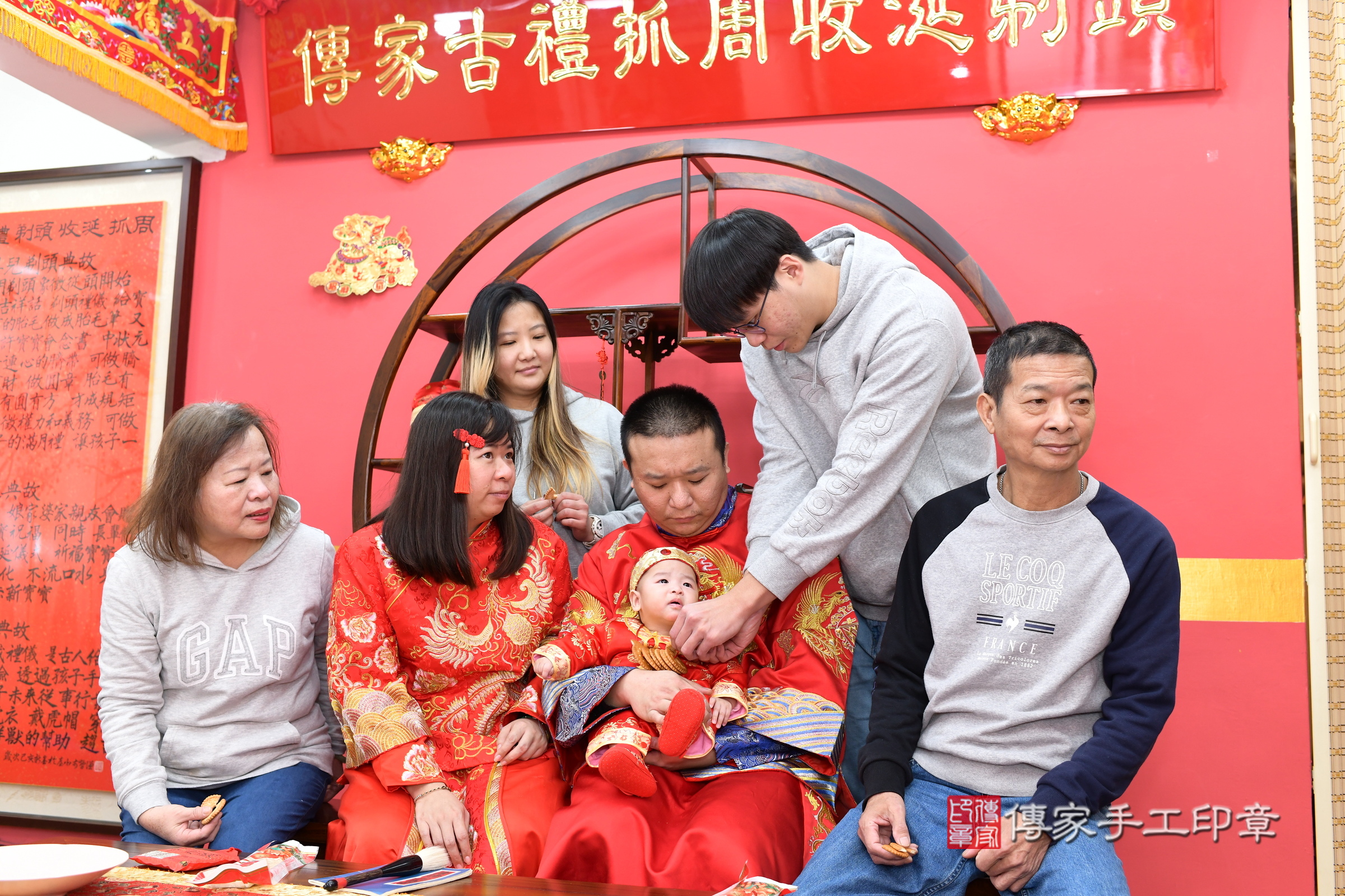 新北市永和區昊昊寶寶收涎推薦：傳家新北店收涎中國風會場，嬰兒古禮收涎收口水流程儀式、收涎吉祥話、收涎餅乾、收涎拍照。收涎證書。2025.1.12，照片13