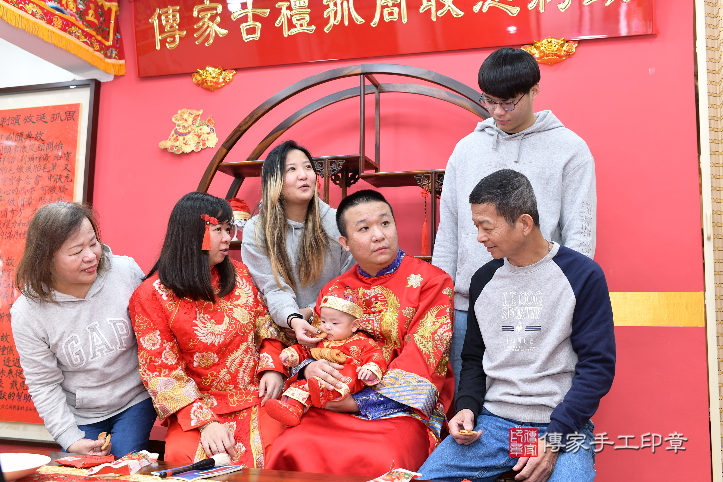 新北市永和區昊昊寶寶收涎推薦：傳家新北店收涎中國風會場，嬰兒古禮收涎收口水流程儀式、收涎吉祥話、收涎餅乾、收涎拍照。收涎證書。2025.1.12，照片12
