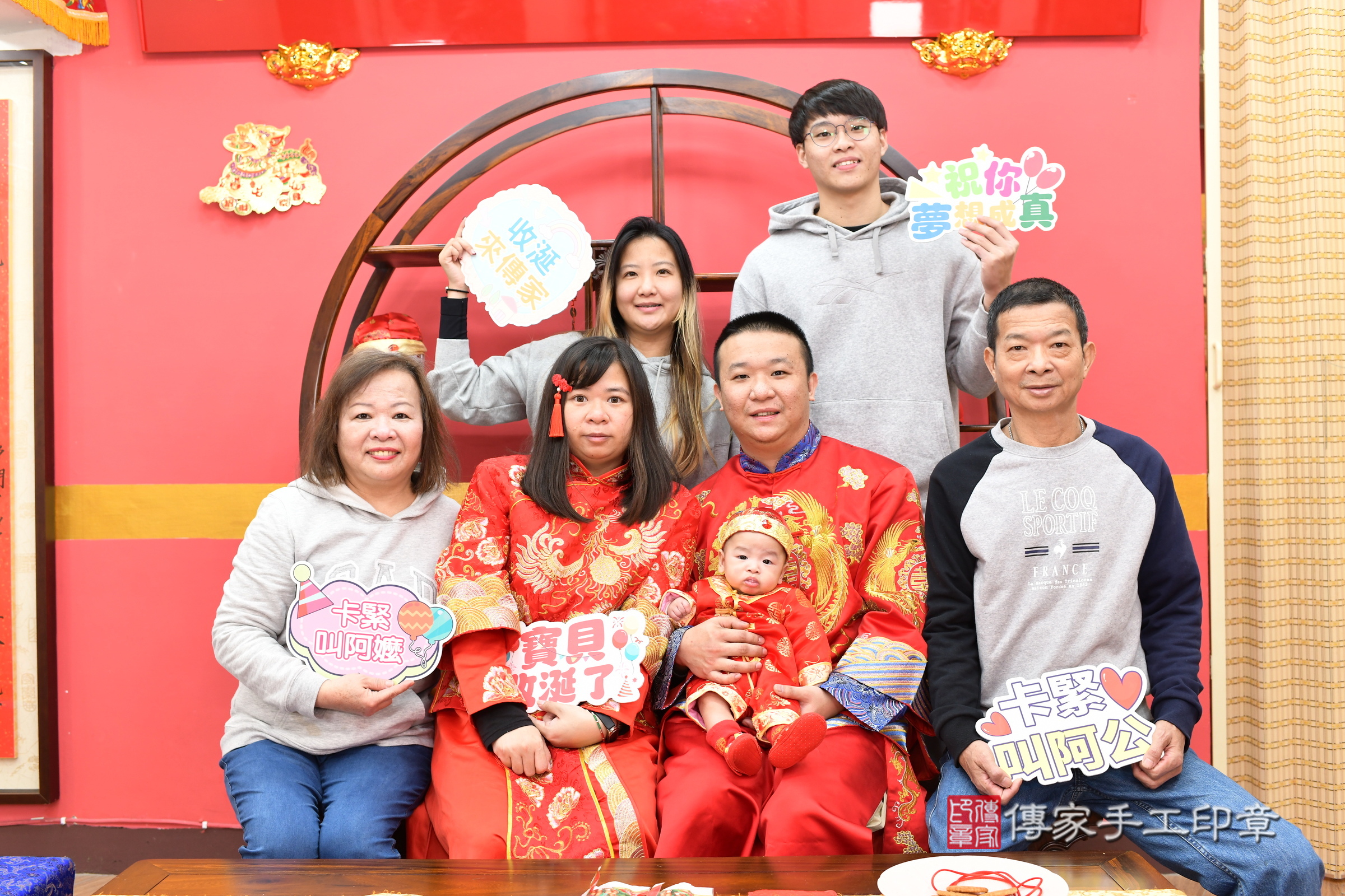 新北市永和區昊昊寶寶收涎推薦：傳家新北店收涎中國風會場，嬰兒古禮收涎收口水流程儀式、收涎吉祥話、收涎餅乾、收涎拍照。收涎證書。2025.1.12，照片8