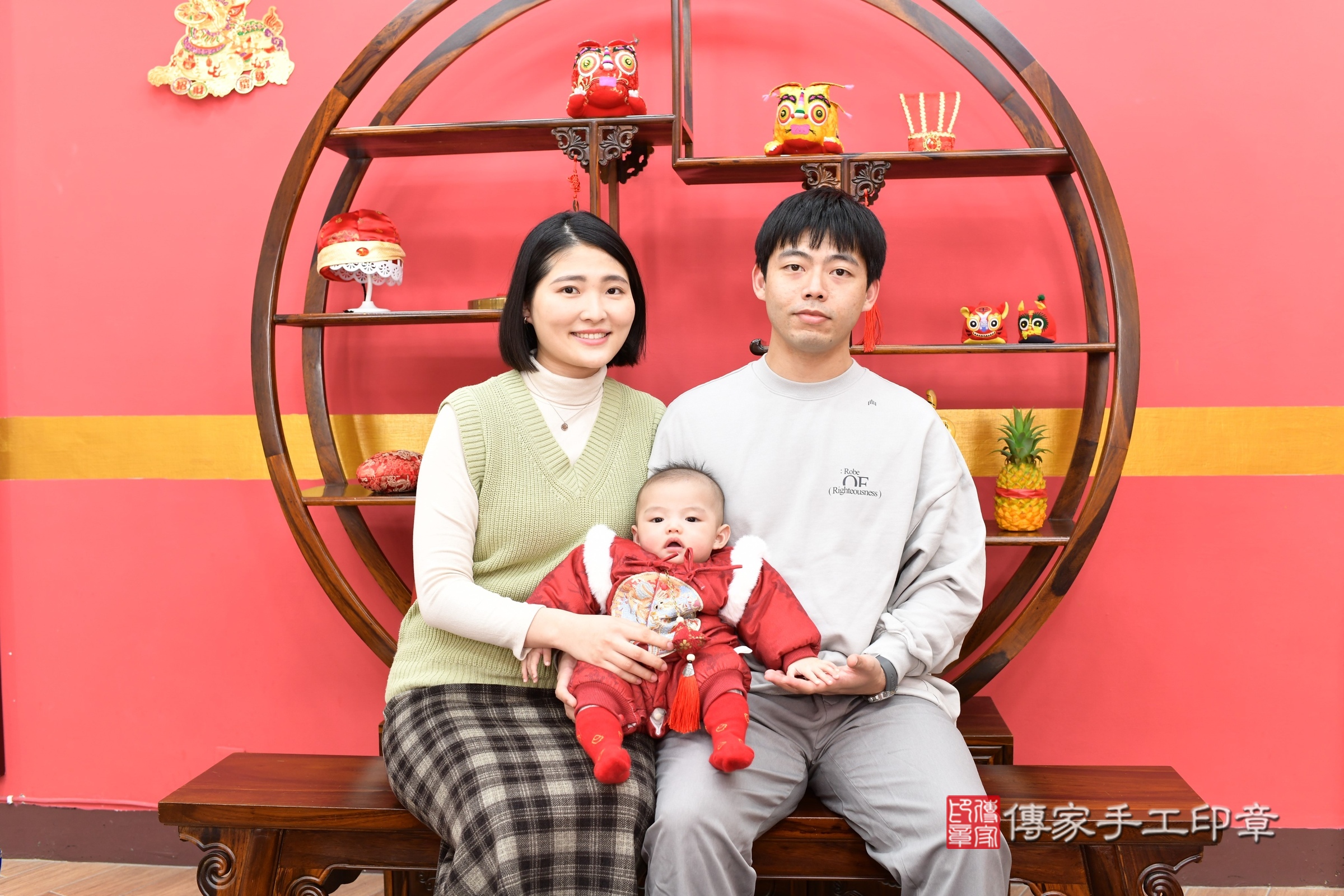 新北市永和區小琁寶寶收涎推薦：傳家新北店收涎中國風會場，嬰兒古禮收涎收口水流程儀式、收涎吉祥話、收涎餅乾、收涎拍照。收涎證書。2025.1.15，照片2