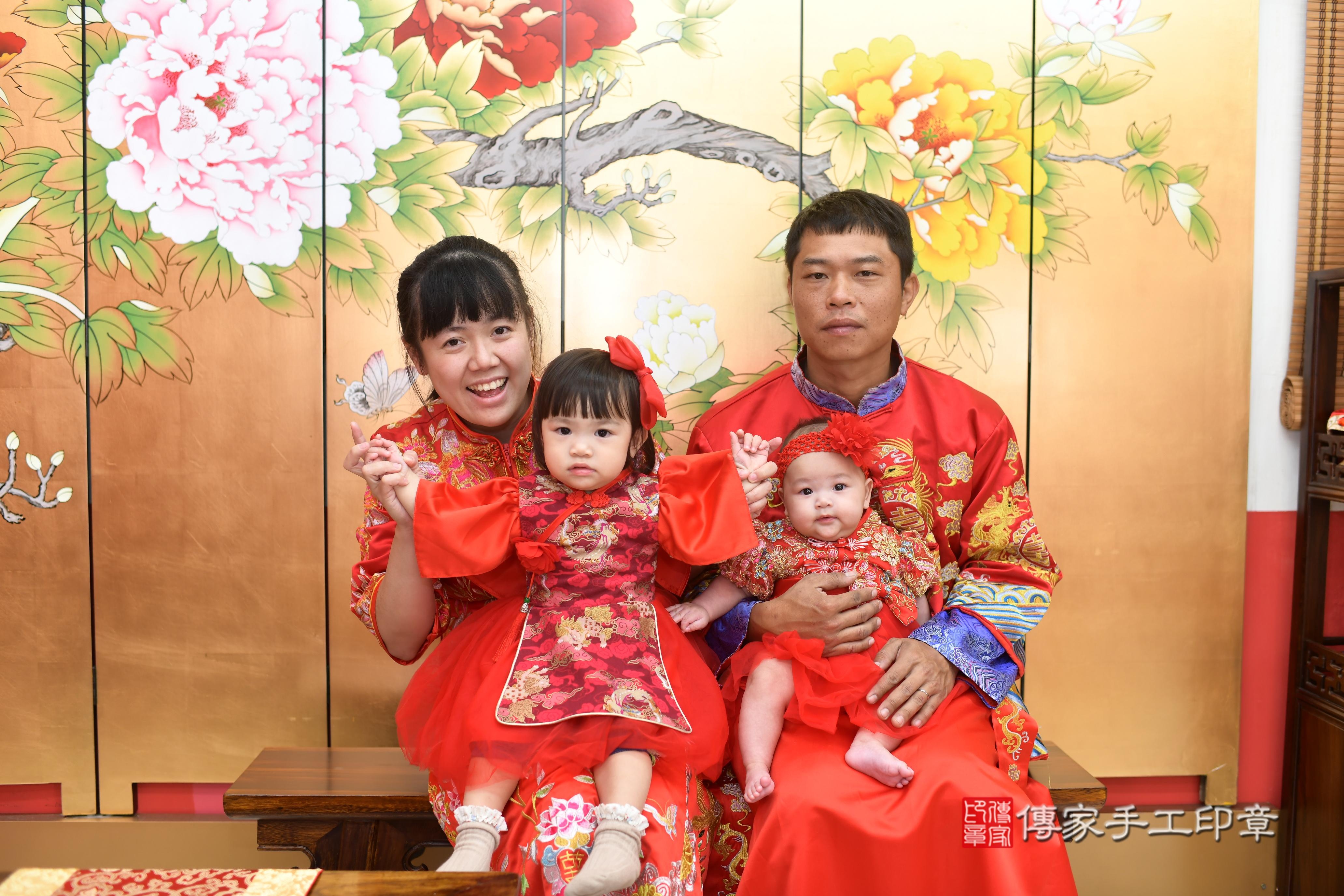 傳家手工印章高雄店、抓周、度脺、中國風會場、傳家嬰兒古禮、吉祥話、抓周道具物品24種、拍照。抓周證書。寶寶抓周、滿周歲、生日快樂、祝福