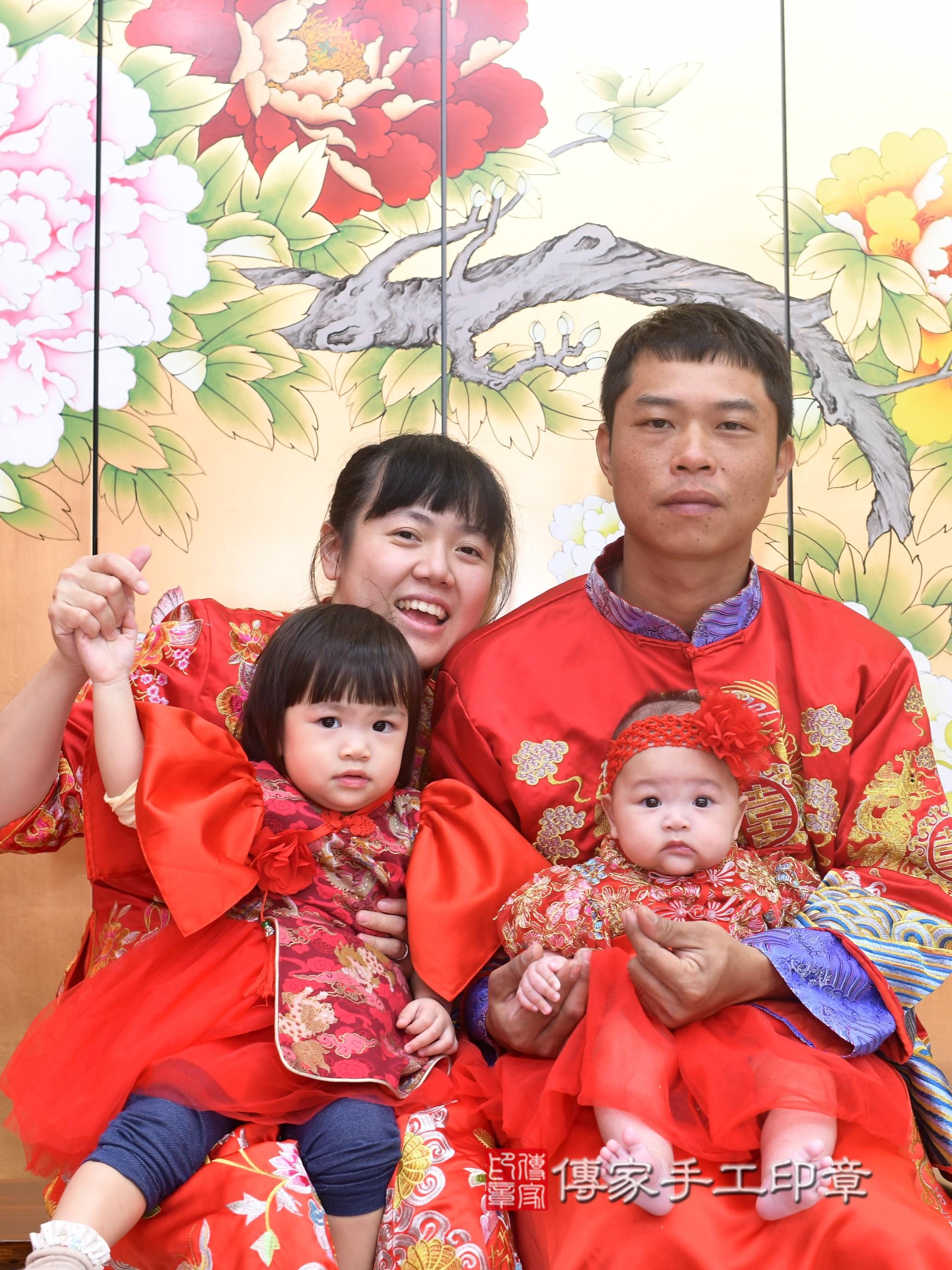 傳家手工印章高雄店、抓周、度脺、中國風會場、傳家嬰兒古禮、吉祥話、抓周道具物品24種、拍照。抓周證書。寶寶抓周、滿周歲、生日快樂、祝福