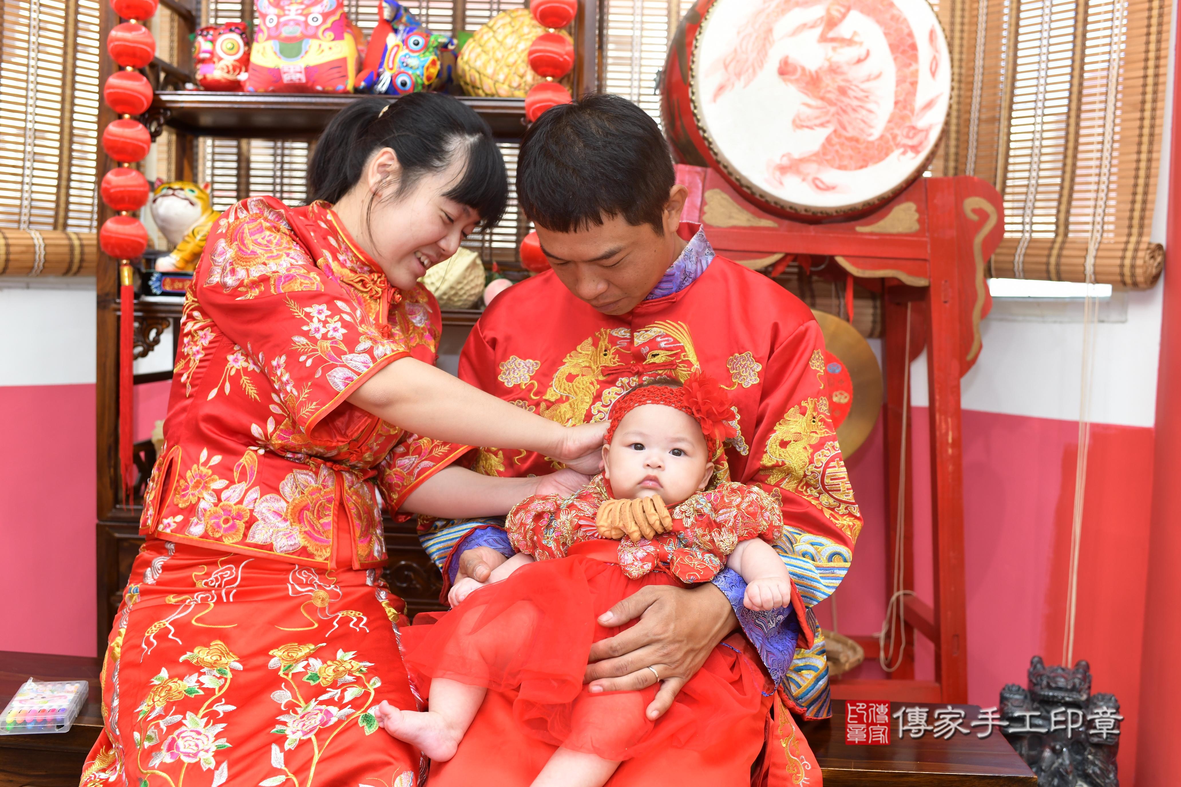 傳家手工印章高雄店、抓周、度脺、中國風會場、傳家嬰兒古禮、吉祥話、抓周道具物品24種、拍照。抓周證書。寶寶抓周、滿周歲、生日快樂、祝福
