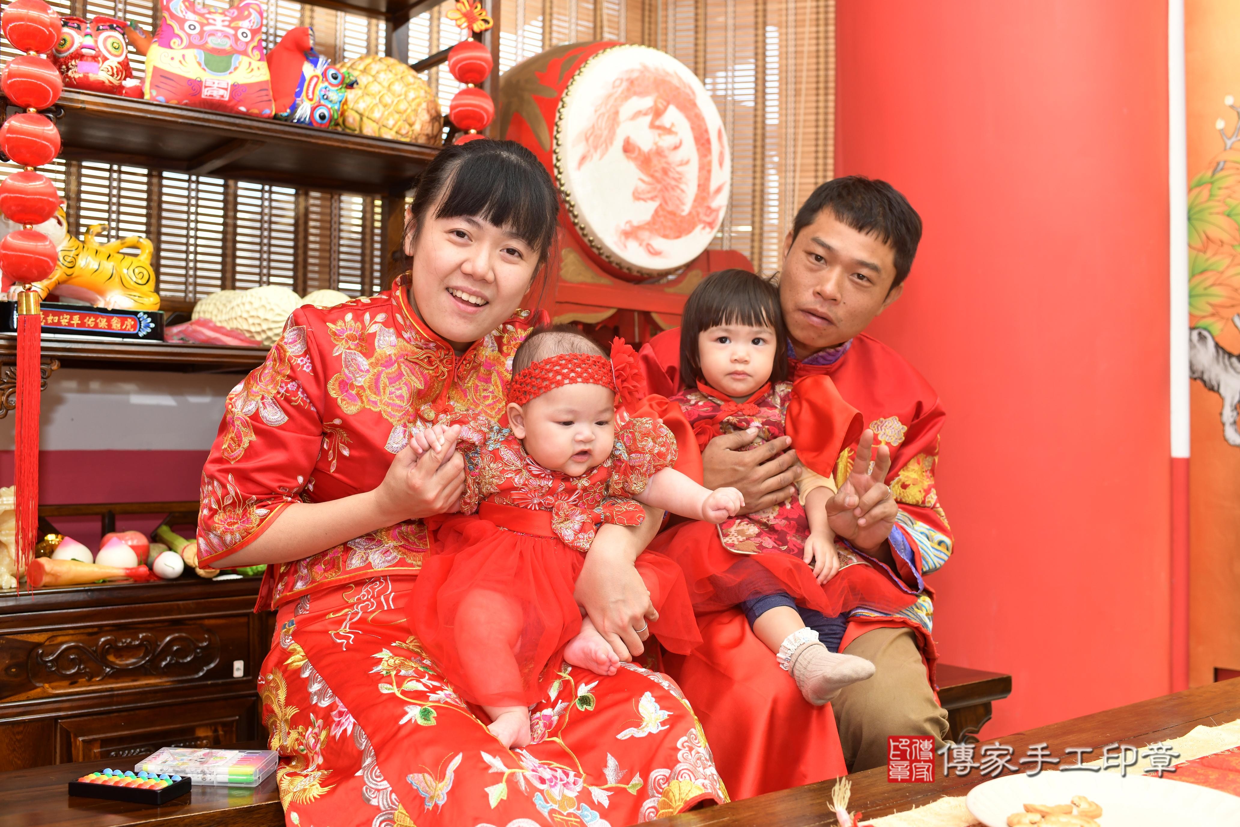 傳家手工印章高雄店、抓周、度脺、中國風會場、傳家嬰兒古禮、吉祥話、抓周道具物品24種、拍照。抓周證書。寶寶抓周、滿周歲、生日快樂、祝福