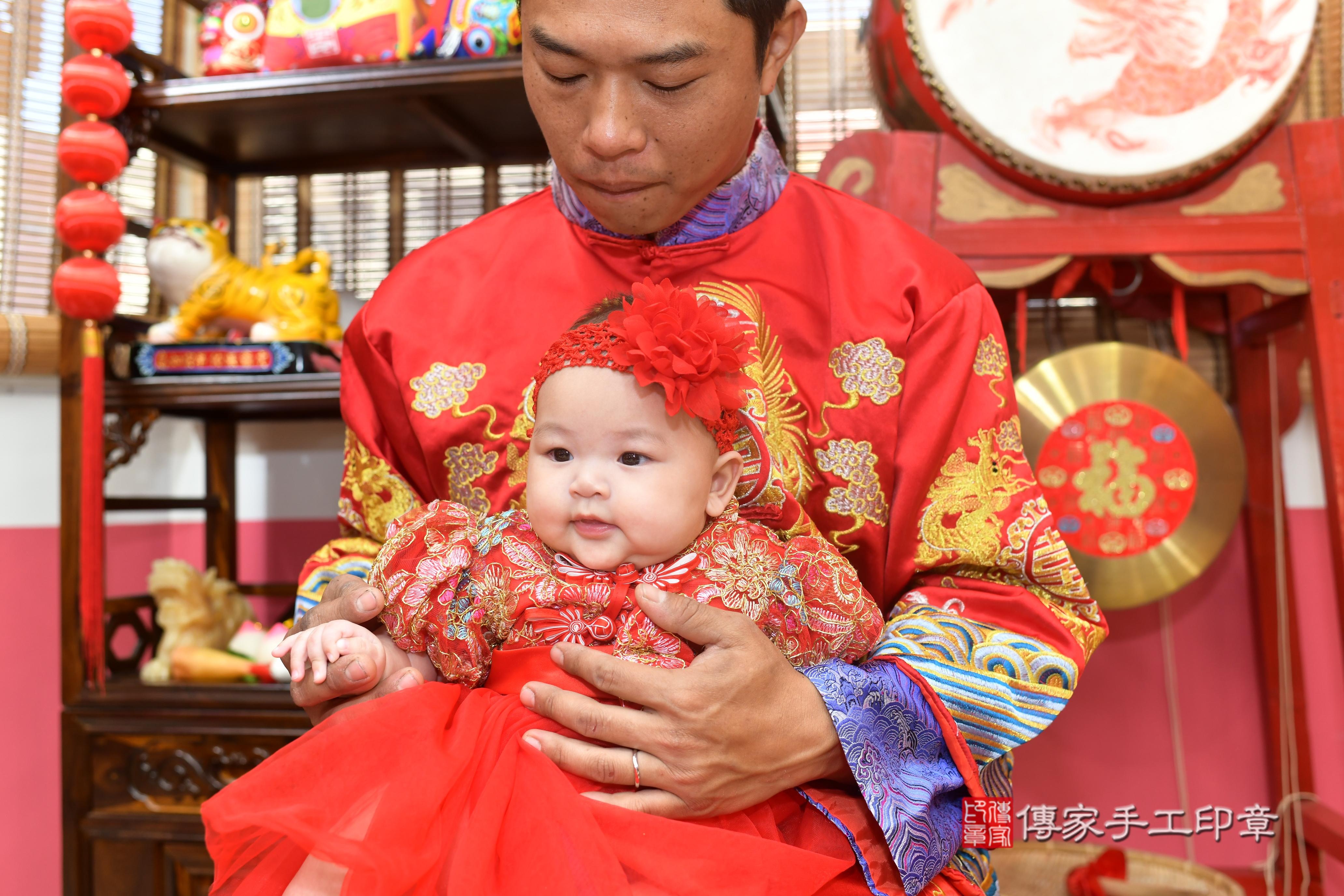 傳家手工印章高雄店、抓周、度脺、中國風會場、傳家嬰兒古禮、吉祥話、抓周道具物品24種、拍照。抓周證書。寶寶抓周、滿周歲、生日快樂、祝福