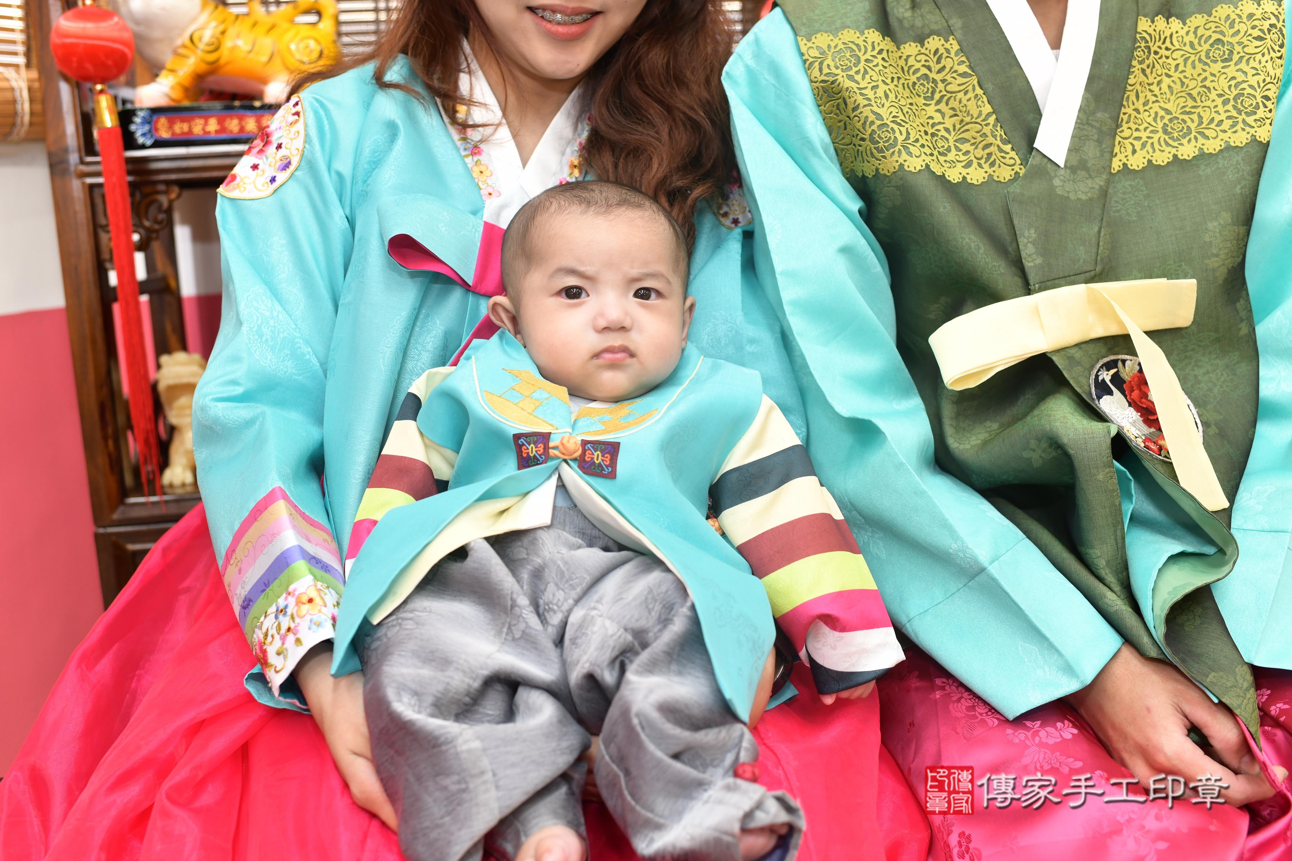 傳家手工印章高雄店、抓周、度脺、中國風會場、傳家嬰兒古禮、吉祥話、抓周道具物品24種、拍照。抓周證書。寶寶抓周、滿周歲、生日快樂、祝福