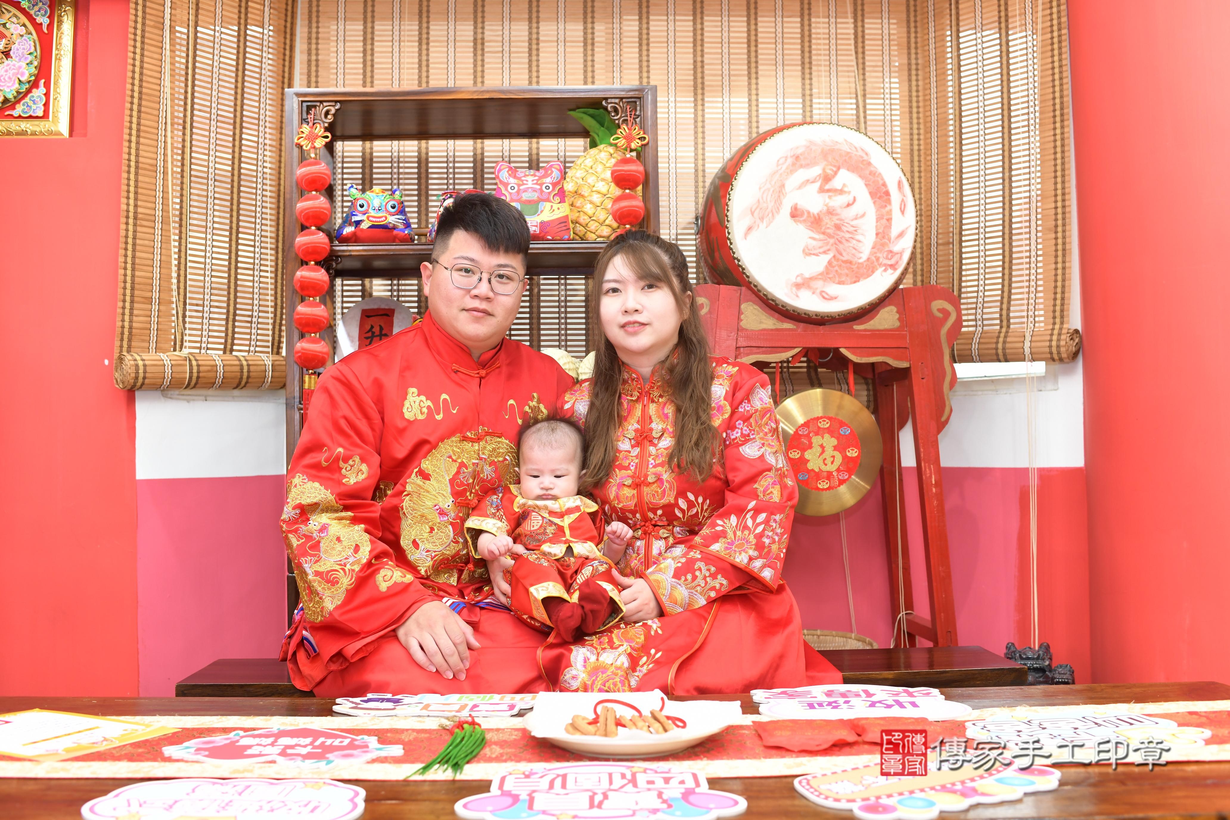 傳家手工印章高雄店、抓周、度脺、中國風會場、傳家嬰兒古禮、吉祥話、抓周道具物品24種、拍照。抓周證書。寶寶抓周、滿周歲、生日快樂、祝福