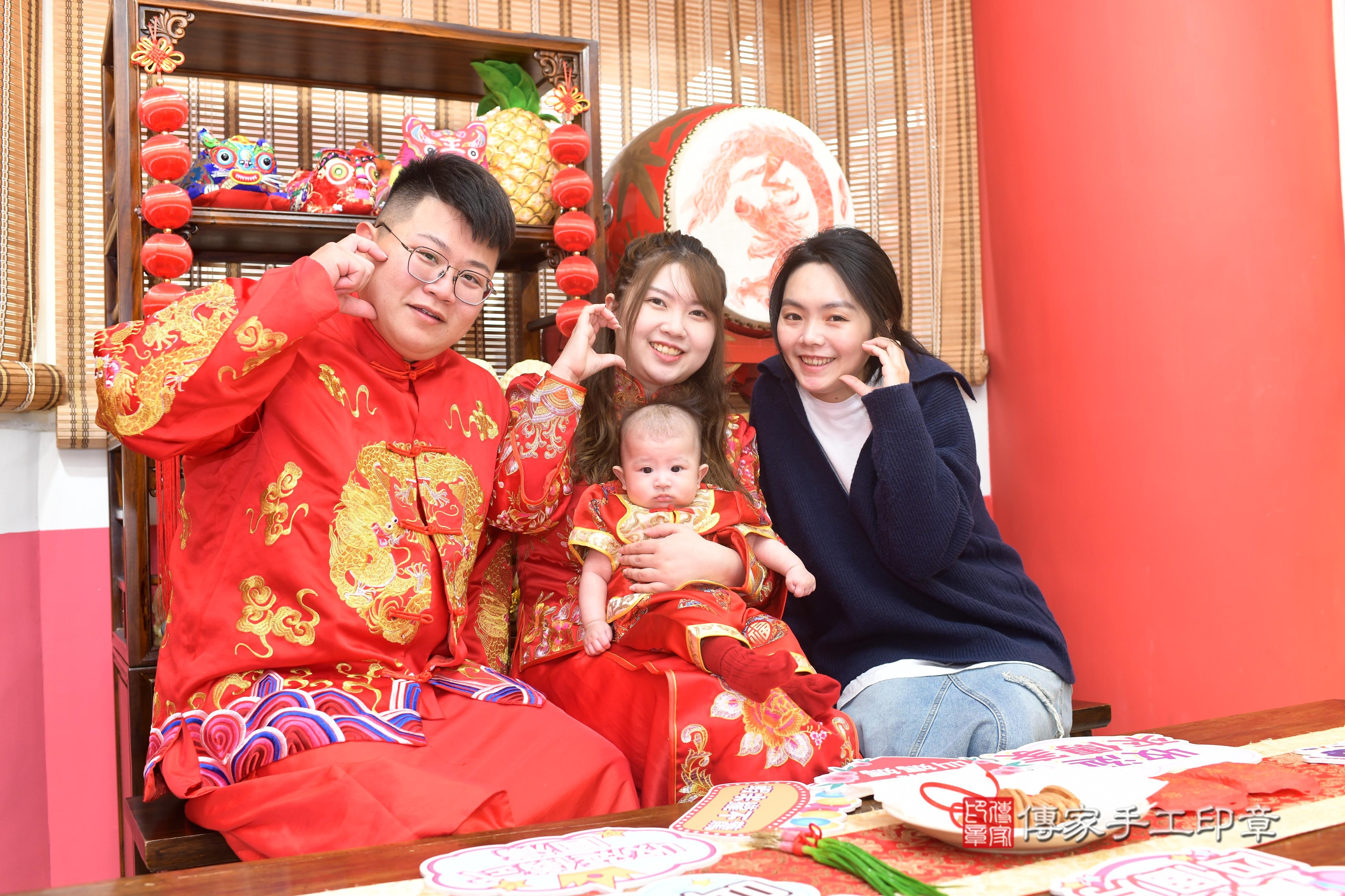 傳家手工印章高雄店、抓周、度脺、中國風會場、傳家嬰兒古禮、吉祥話、抓周道具物品24種、拍照。抓周證書。寶寶抓周、滿周歲、生日快樂、祝福