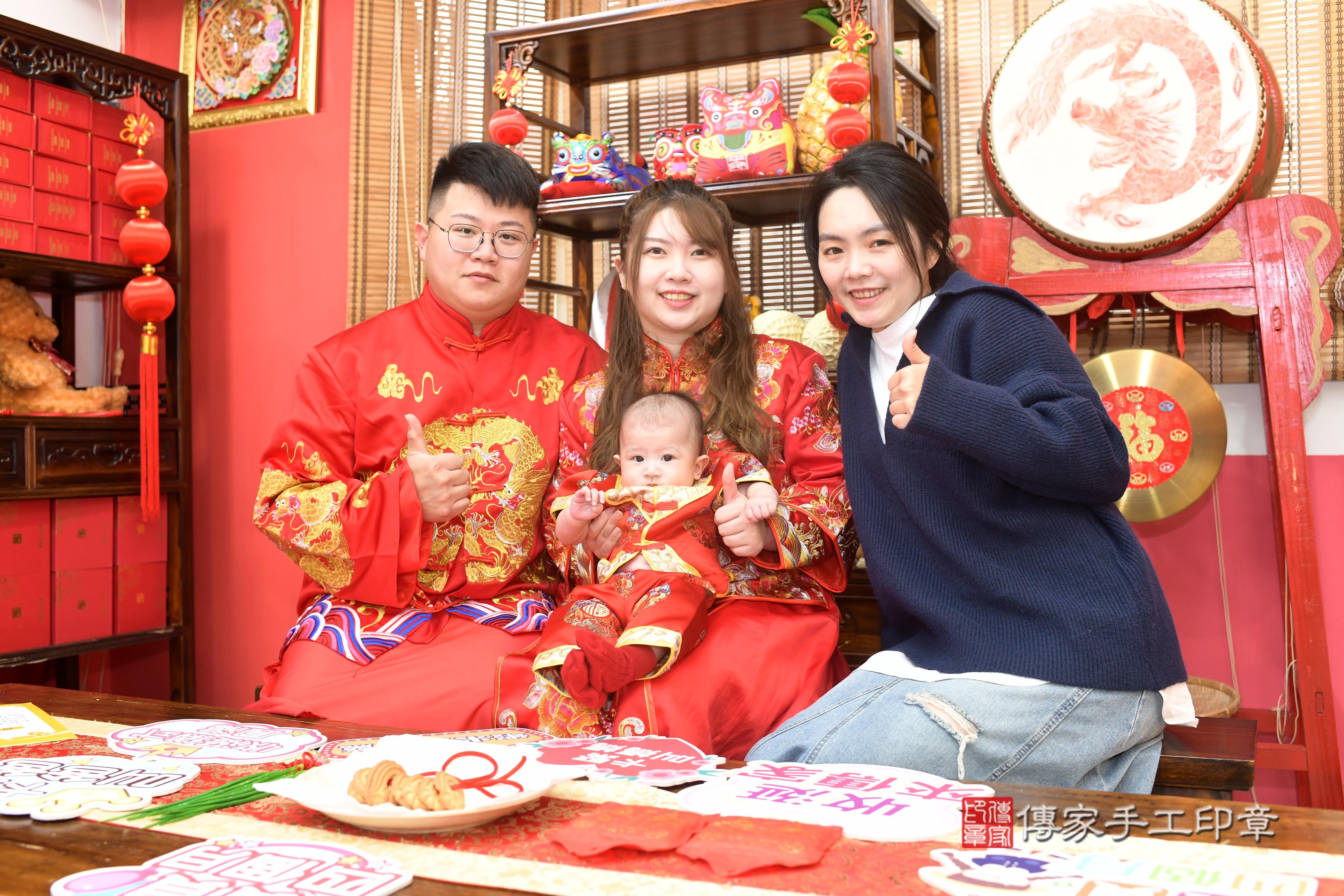 傳家手工印章高雄店、抓周、度脺、中國風會場、傳家嬰兒古禮、吉祥話、抓周道具物品24種、拍照。抓周證書。寶寶抓周、滿周歲、生日快樂、祝福