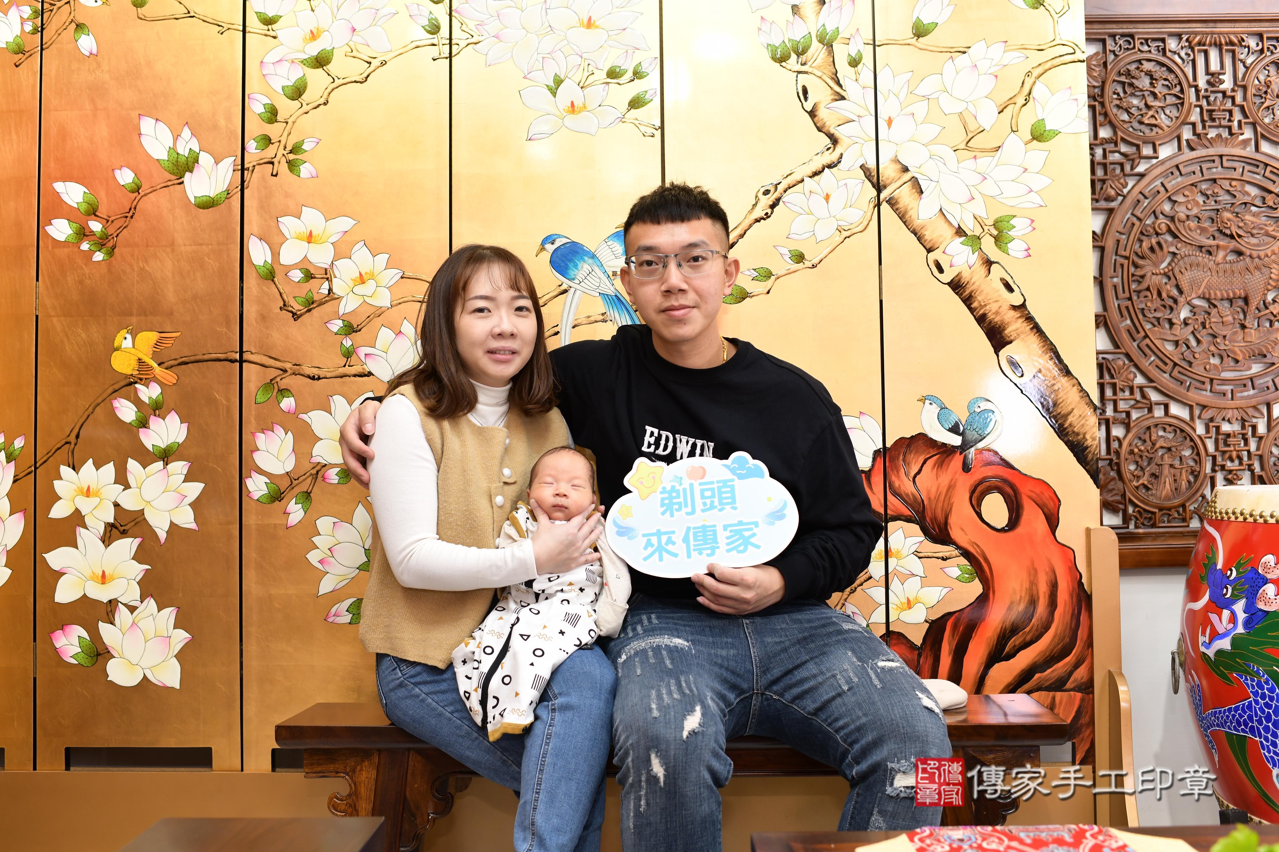 傳家手工印章台南店、抓周、度脺、中國風會場、傳家嬰兒古禮、吉祥話、抓周道具物品24種、拍照。抓周證書。寶寶抓周、滿周歲、生日快樂、祝福