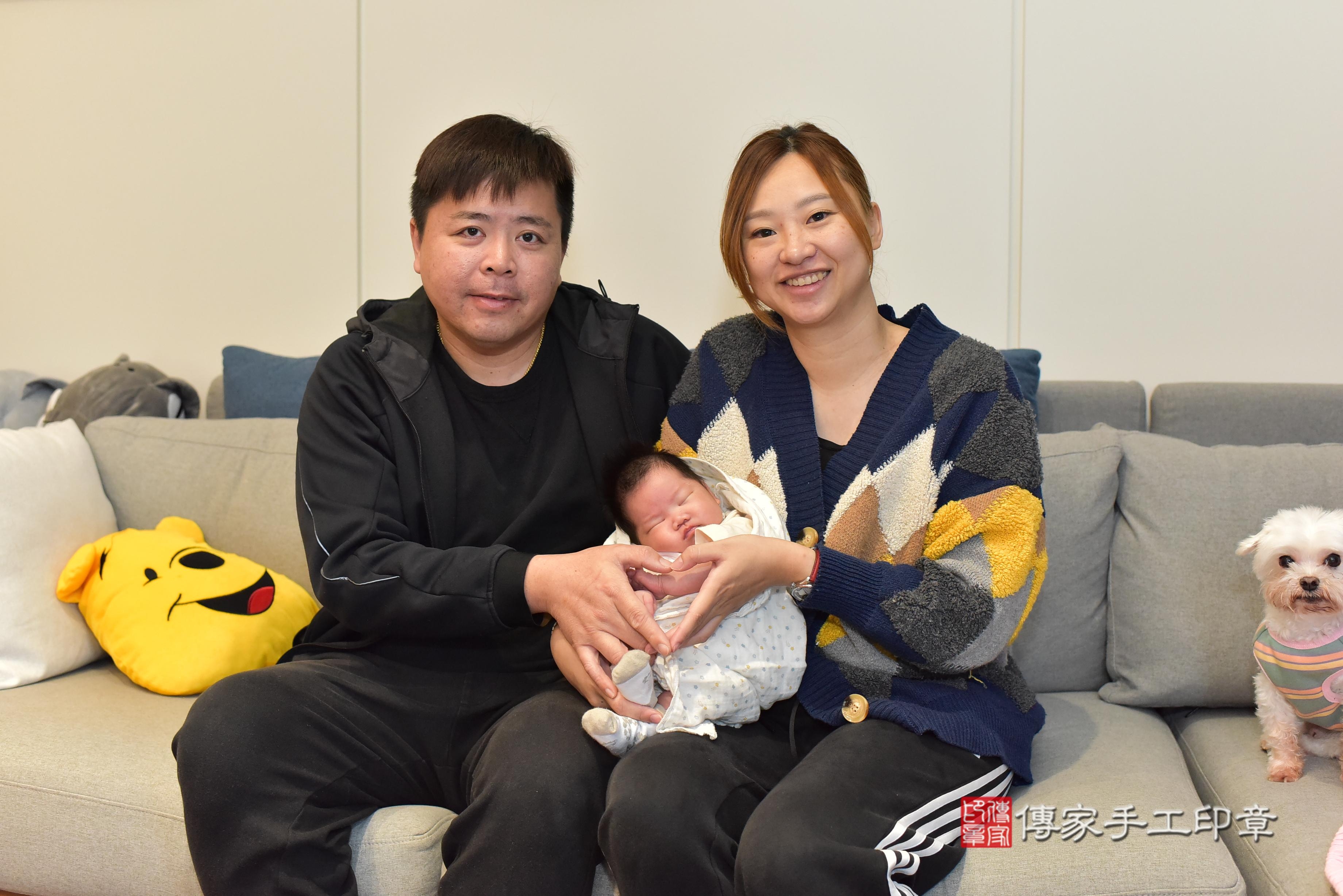 傳家手工印章台南店、抓周、度脺、中國風會場、傳家嬰兒古禮、吉祥話、抓周道具物品24種、拍照。抓周證書。寶寶抓周、滿周歲、生日快樂、祝福
