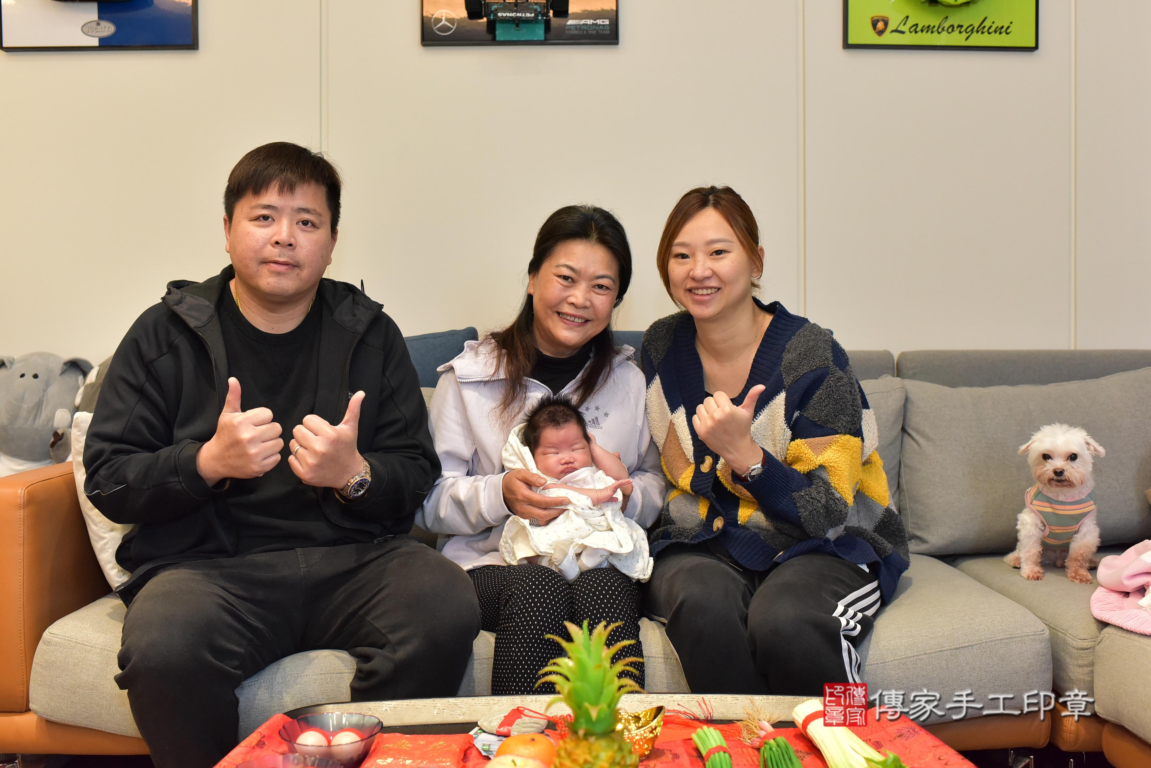 傳家手工印章台南店、抓周、度脺、中國風會場、傳家嬰兒古禮、吉祥話、抓周道具物品24種、拍照。抓周證書。寶寶抓周、滿周歲、生日快樂、祝福