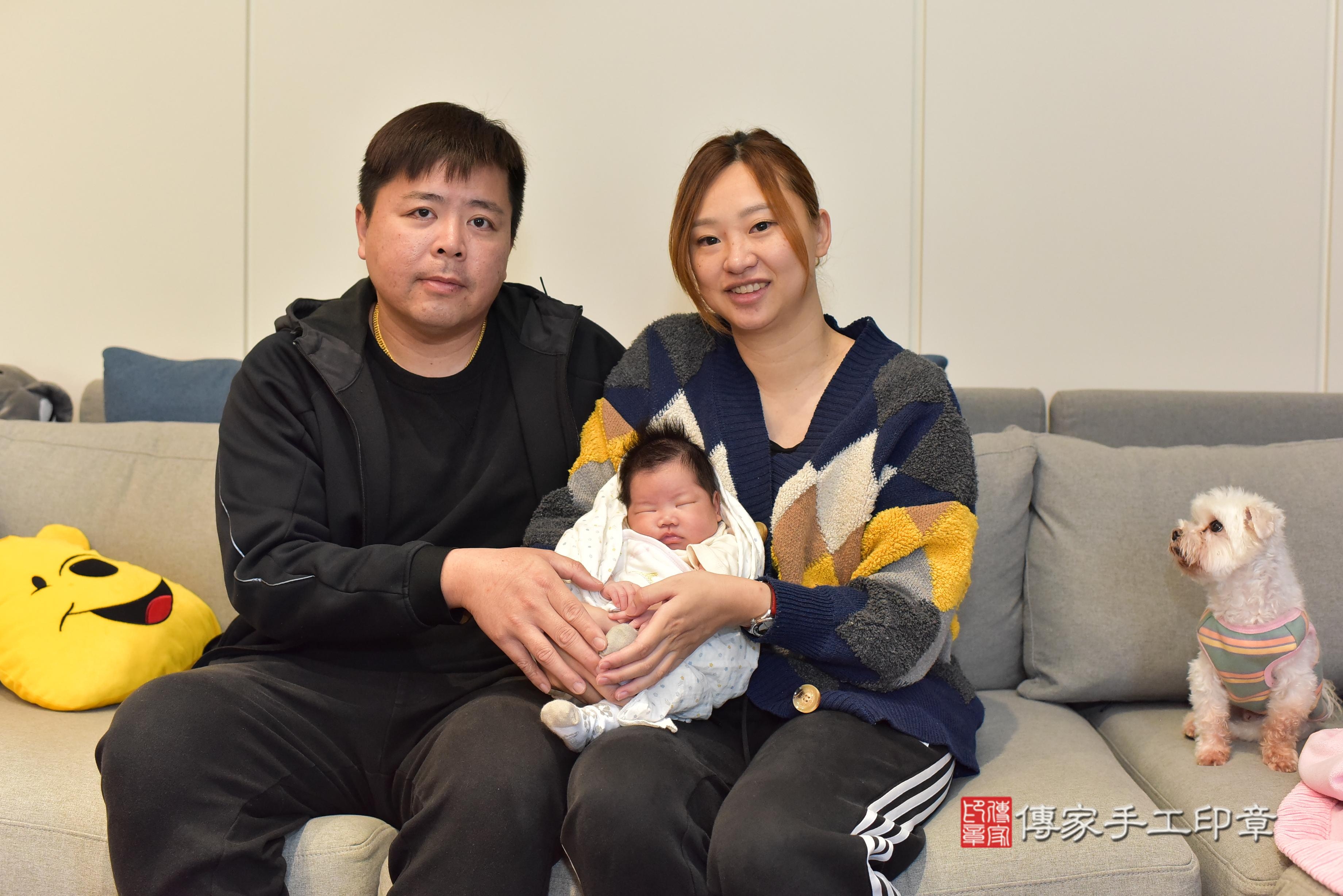 傳家手工印章台南店、抓周、度脺、中國風會場、傳家嬰兒古禮、吉祥話、抓周道具物品24種、拍照。抓周證書。寶寶抓周、滿周歲、生日快樂、祝福