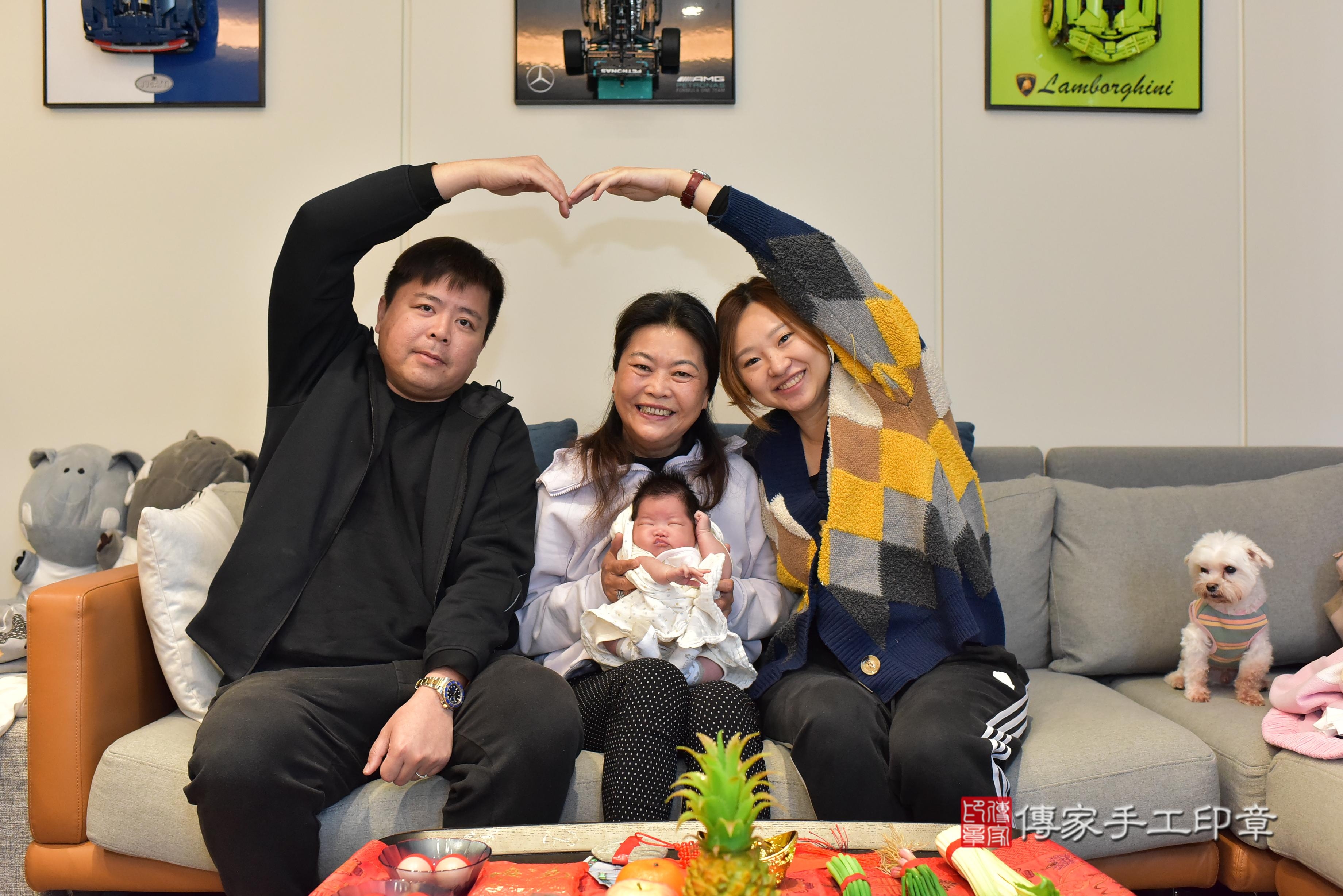 傳家手工印章台南店、抓周、度脺、中國風會場、傳家嬰兒古禮、吉祥話、抓周道具物品24種、拍照。抓周證書。寶寶抓周、滿周歲、生日快樂、祝福