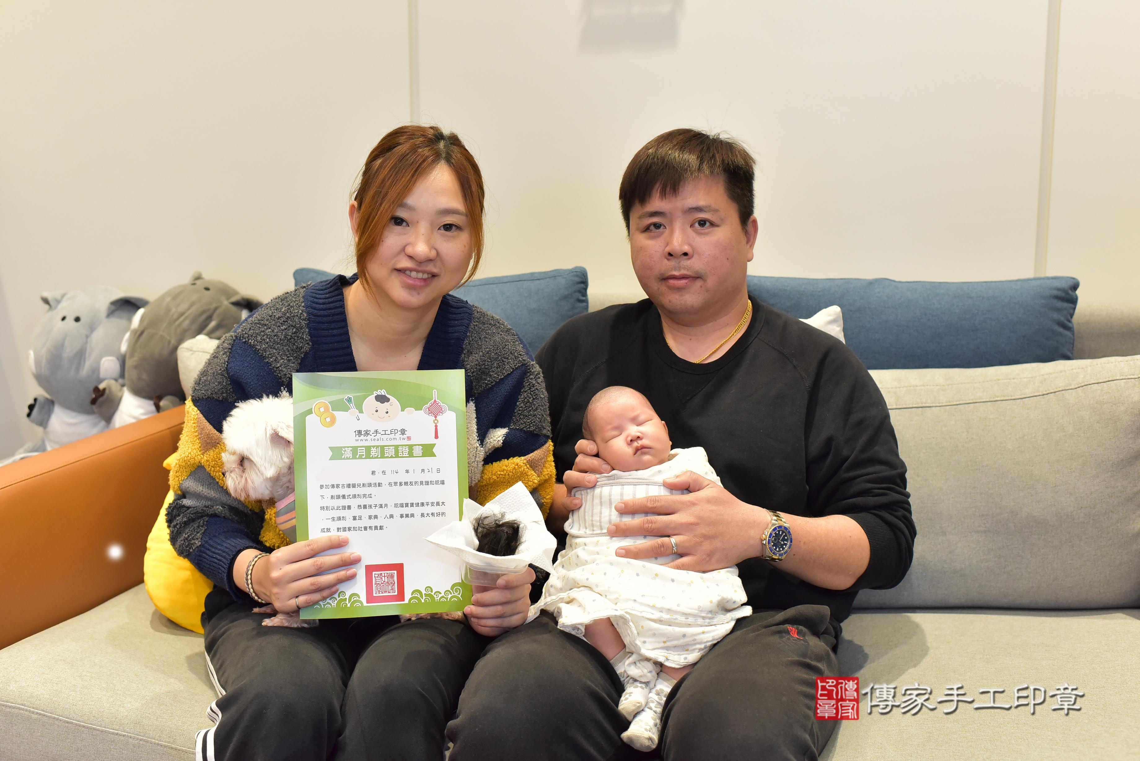 傳家手工印章台南店、抓周、度脺、中國風會場、傳家嬰兒古禮、吉祥話、抓周道具物品24種、拍照。抓周證書。寶寶抓周、滿周歲、生日快樂、祝福