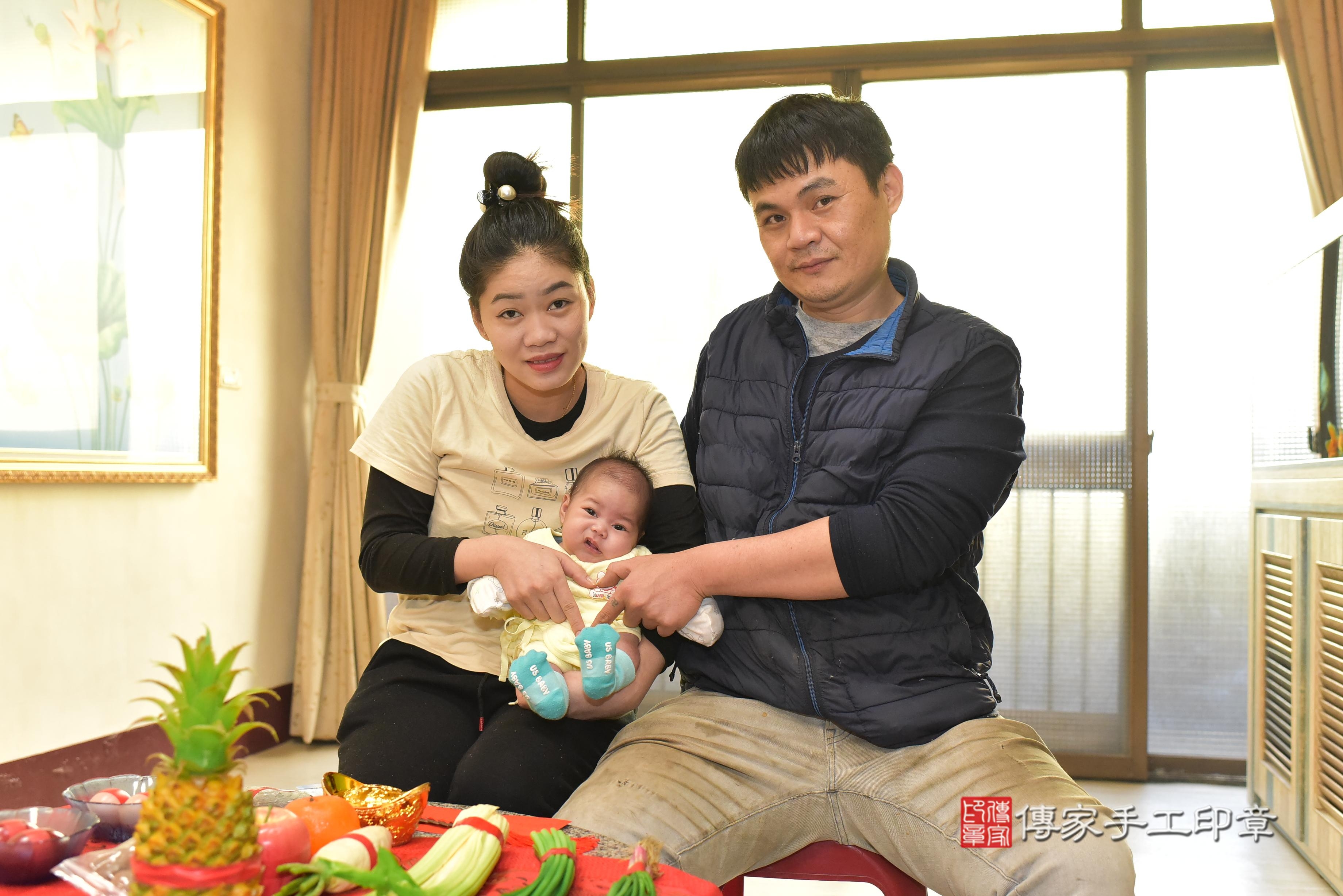 傳家手工印章台南店、抓周、度脺、中國風會場、傳家嬰兒古禮、吉祥話、抓周道具物品24種、拍照。抓周證書。寶寶抓周、滿周歲、生日快樂、祝福