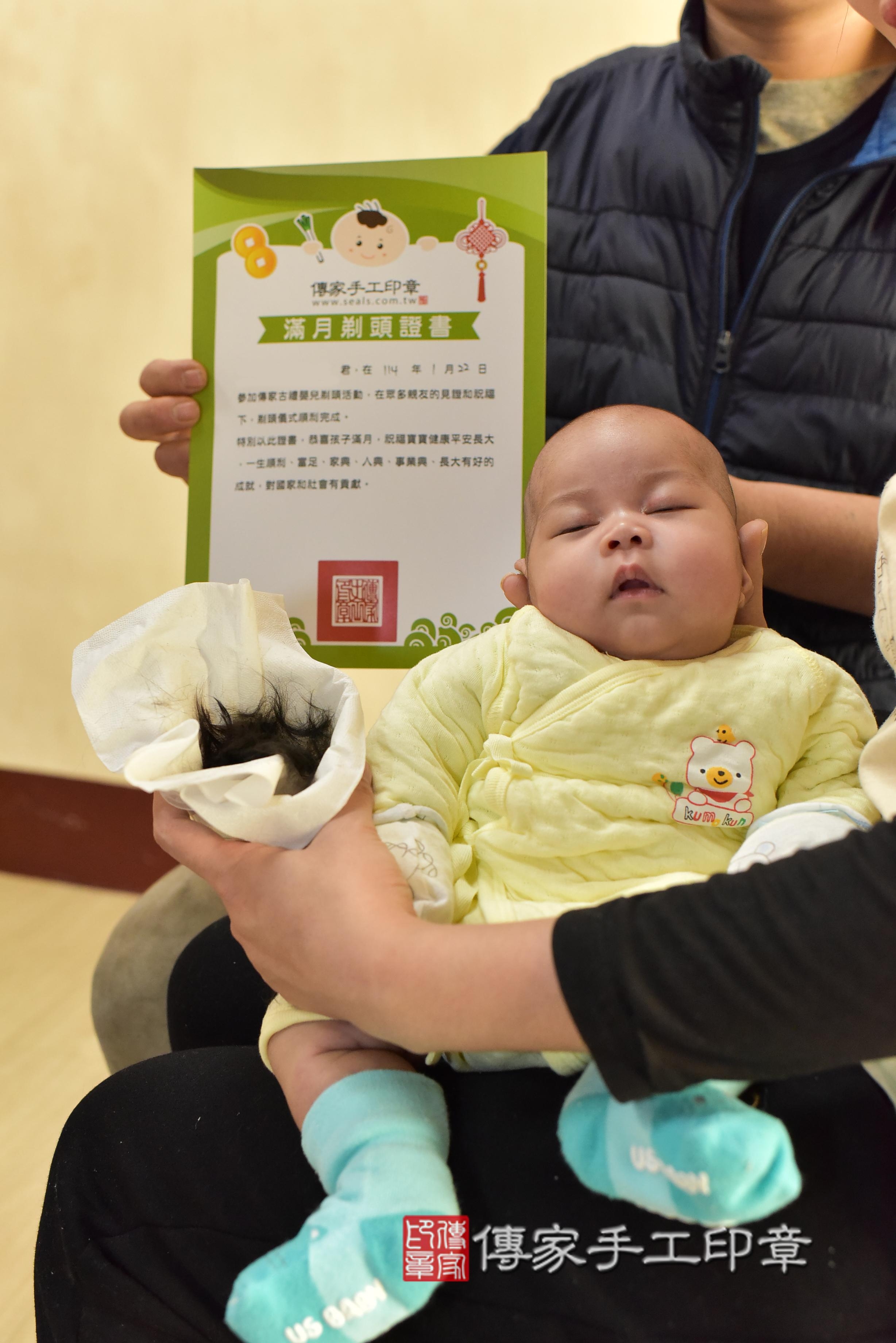 傳家手工印章台南店、抓周、度脺、中國風會場、傳家嬰兒古禮、吉祥話、抓周道具物品24種、拍照。抓周證書。寶寶抓周、滿周歲、生日快樂、祝福