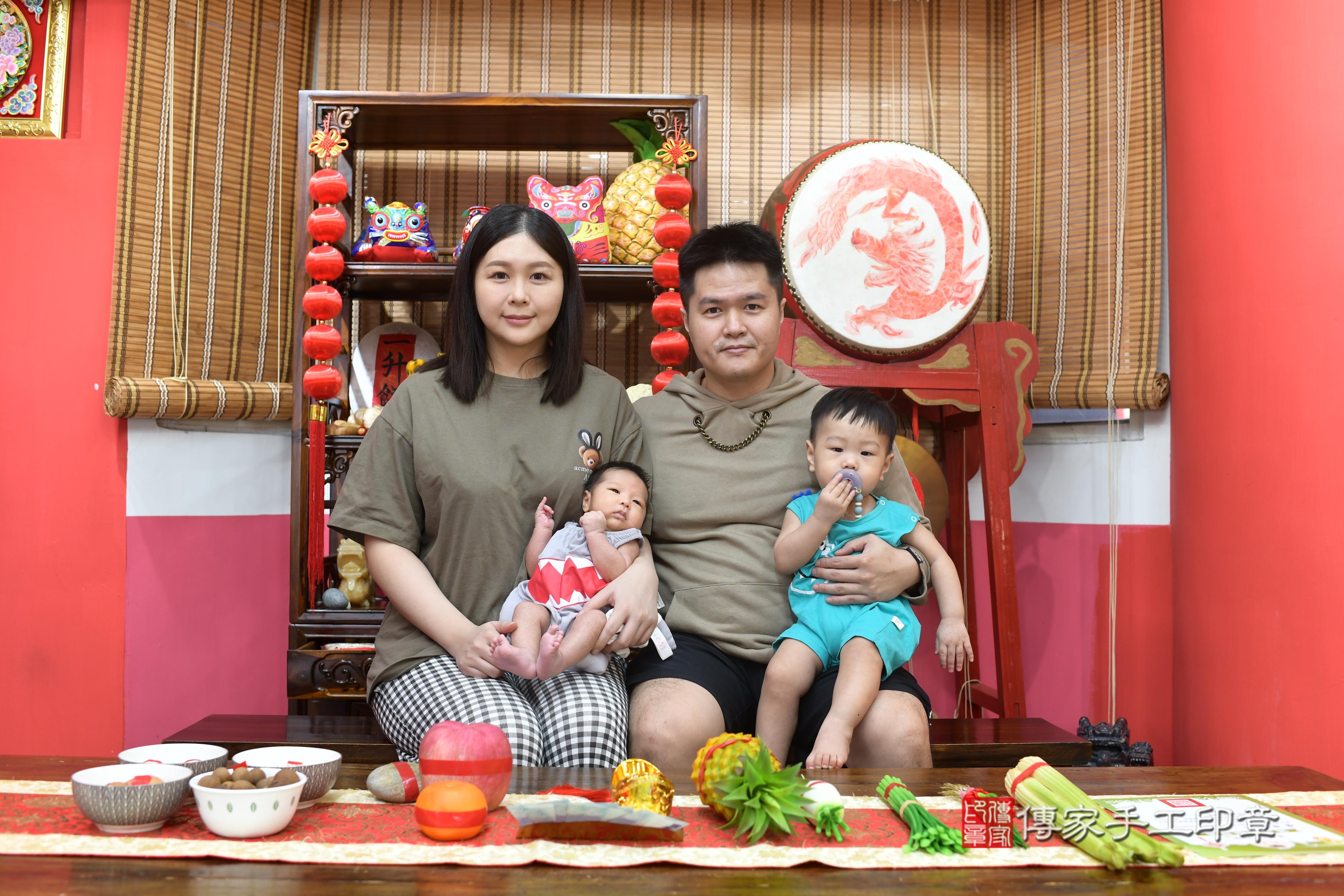 傳家手工印章高雄店、抓周、度脺、中國風會場、傳家嬰兒古禮、吉祥話、抓周道具物品24種、拍照。抓周證書。寶寶抓周、滿周歲、生日快樂、祝福