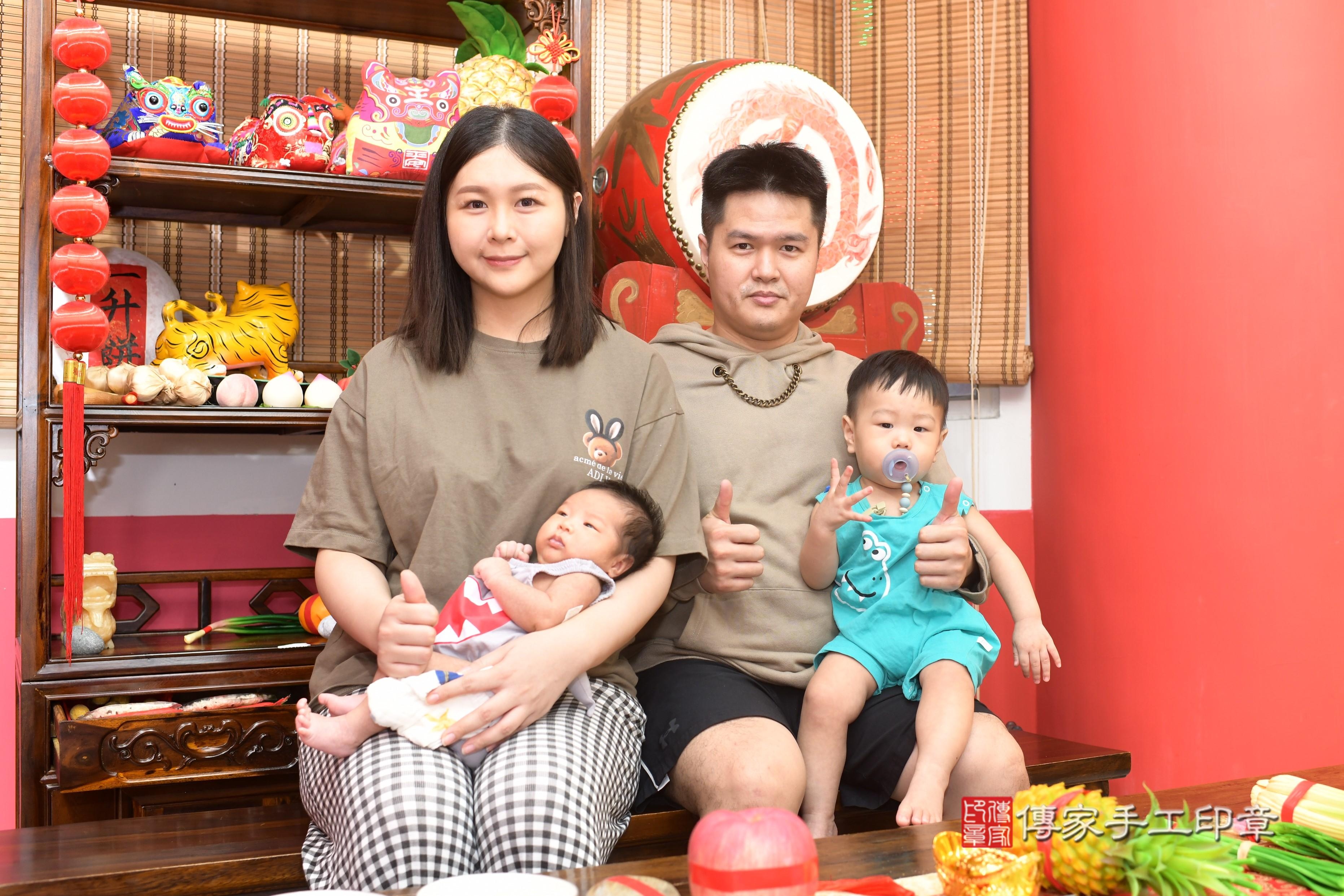 傳家手工印章高雄店、抓周、度脺、中國風會場、傳家嬰兒古禮、吉祥話、抓周道具物品24種、拍照。抓周證書。寶寶抓周、滿周歲、生日快樂、祝福