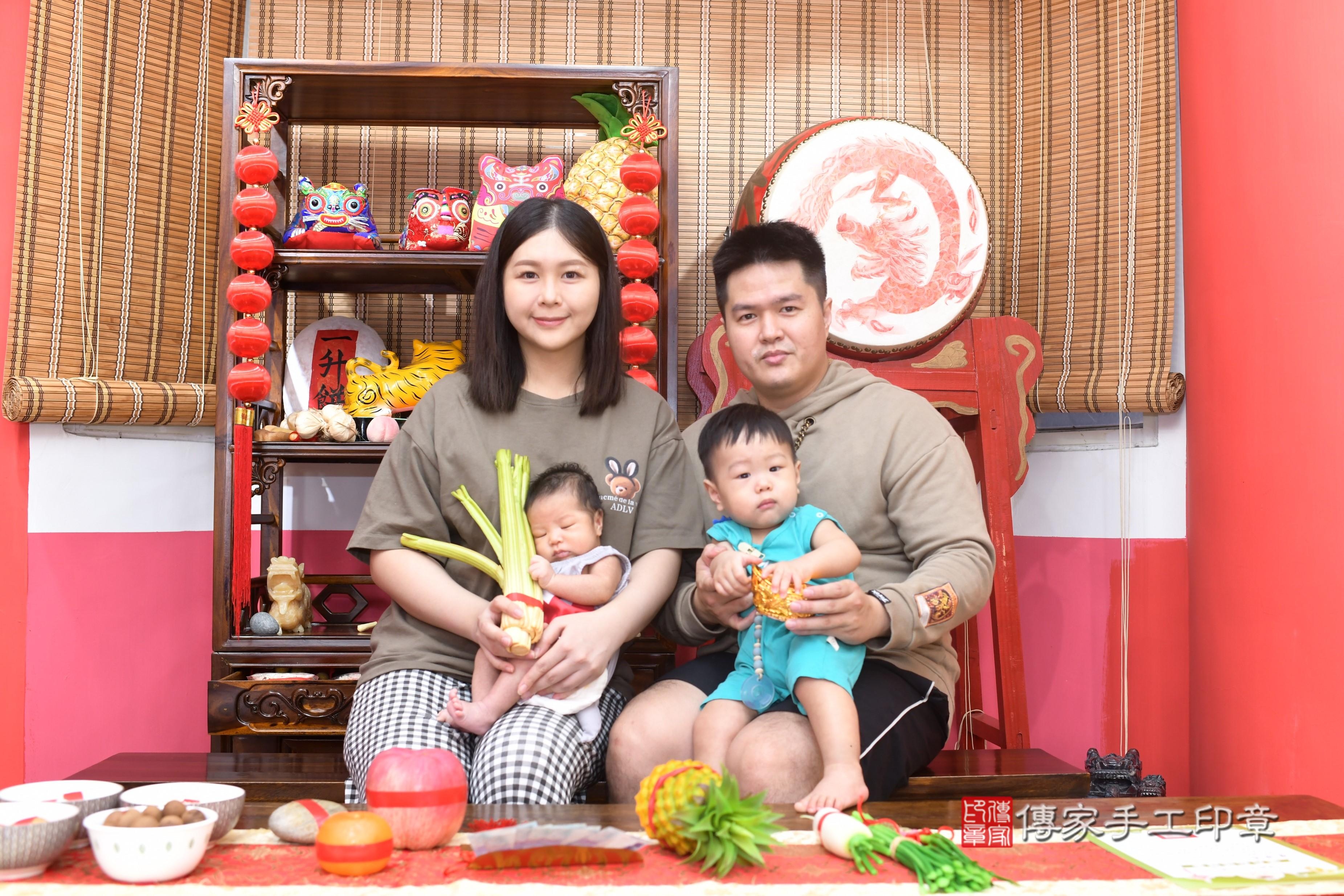 傳家手工印章高雄店、抓周、度脺、中國風會場、傳家嬰兒古禮、吉祥話、抓周道具物品24種、拍照。抓周證書。寶寶抓周、滿周歲、生日快樂、祝福