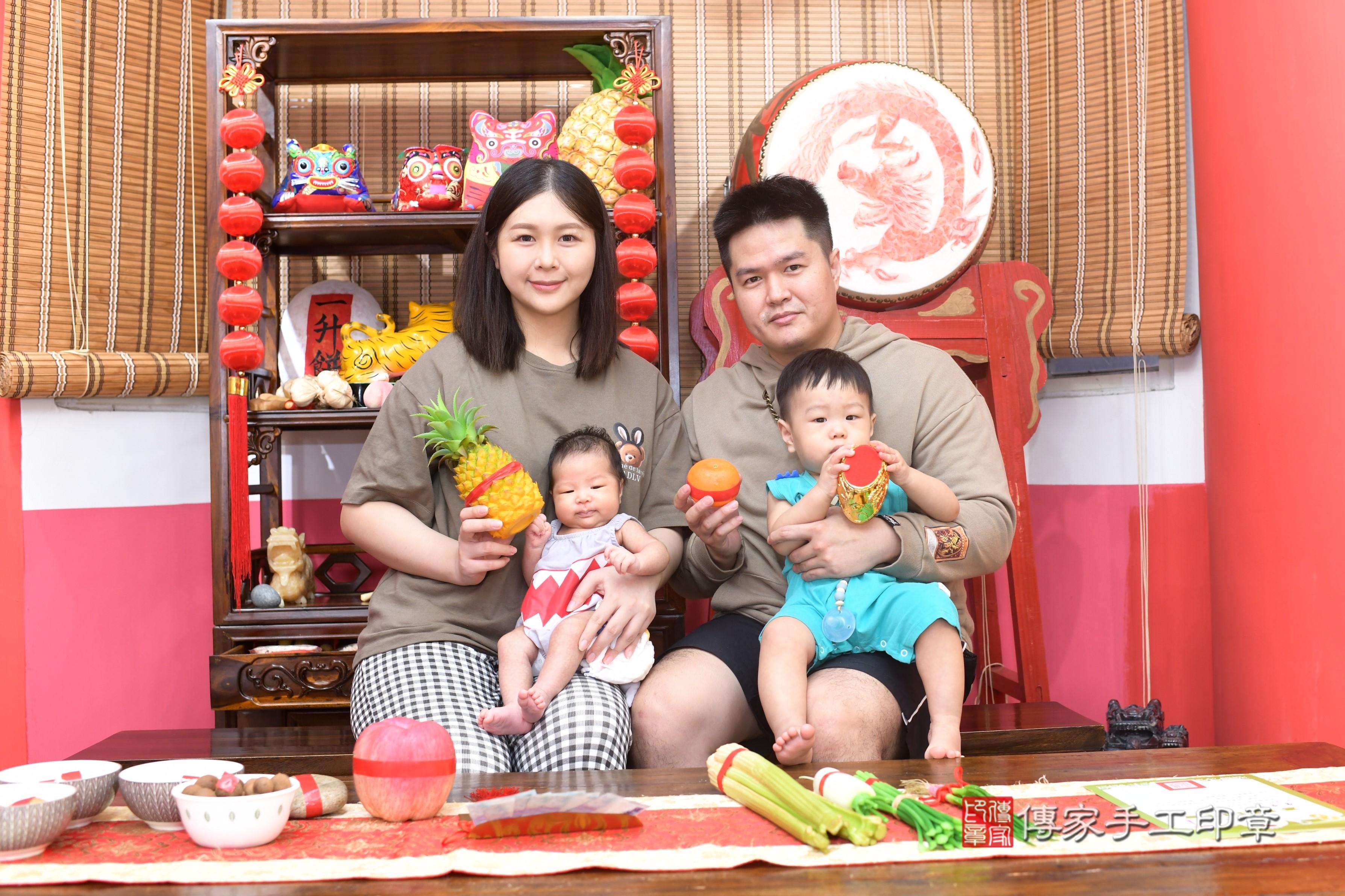 傳家手工印章高雄店、抓周、度脺、中國風會場、傳家嬰兒古禮、吉祥話、抓周道具物品24種、拍照。抓周證書。寶寶抓周、滿周歲、生日快樂、祝福