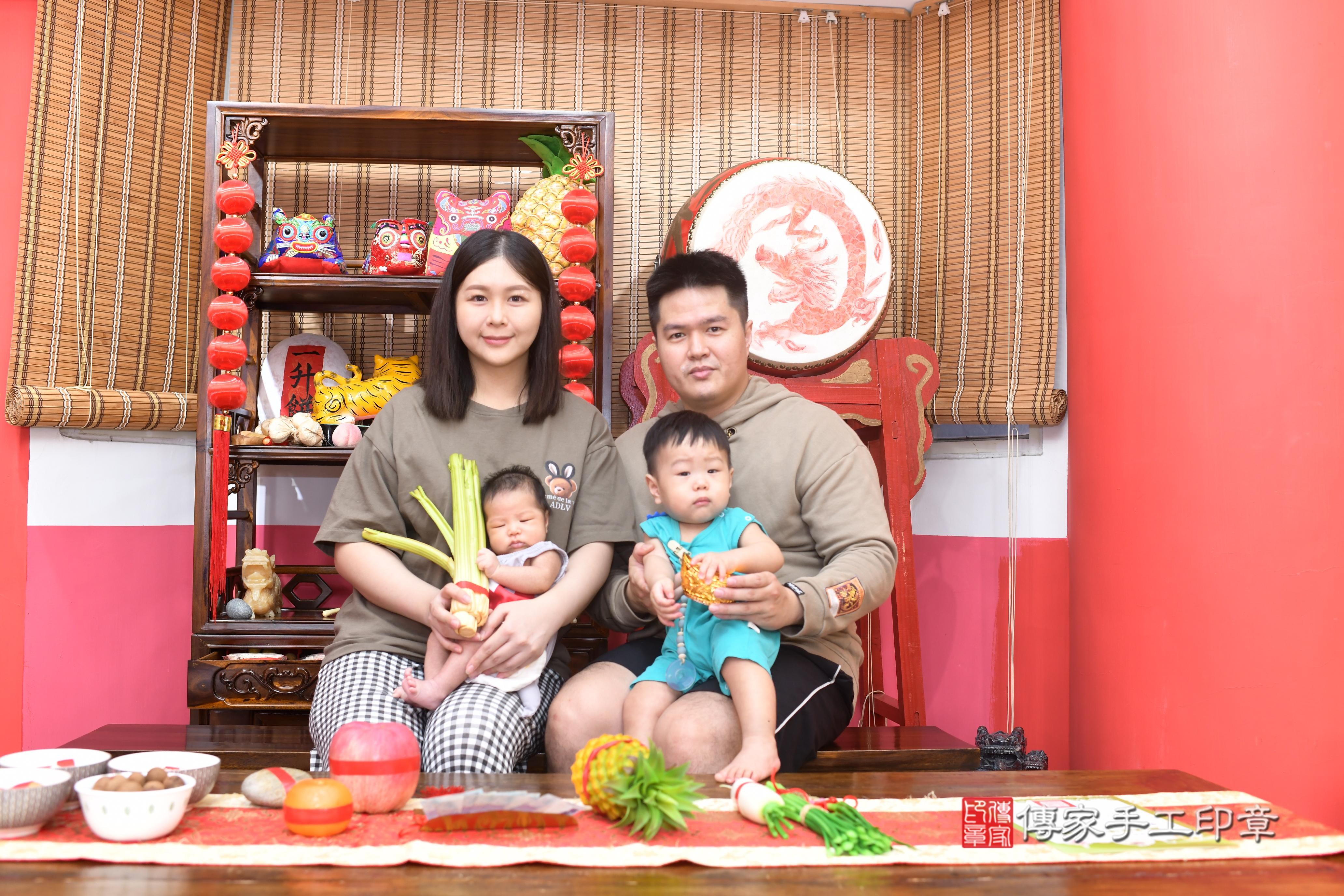 傳家手工印章高雄店、抓周、度脺、中國風會場、傳家嬰兒古禮、吉祥話、抓周道具物品24種、拍照。抓周證書。寶寶抓周、滿周歲、生日快樂、祝福