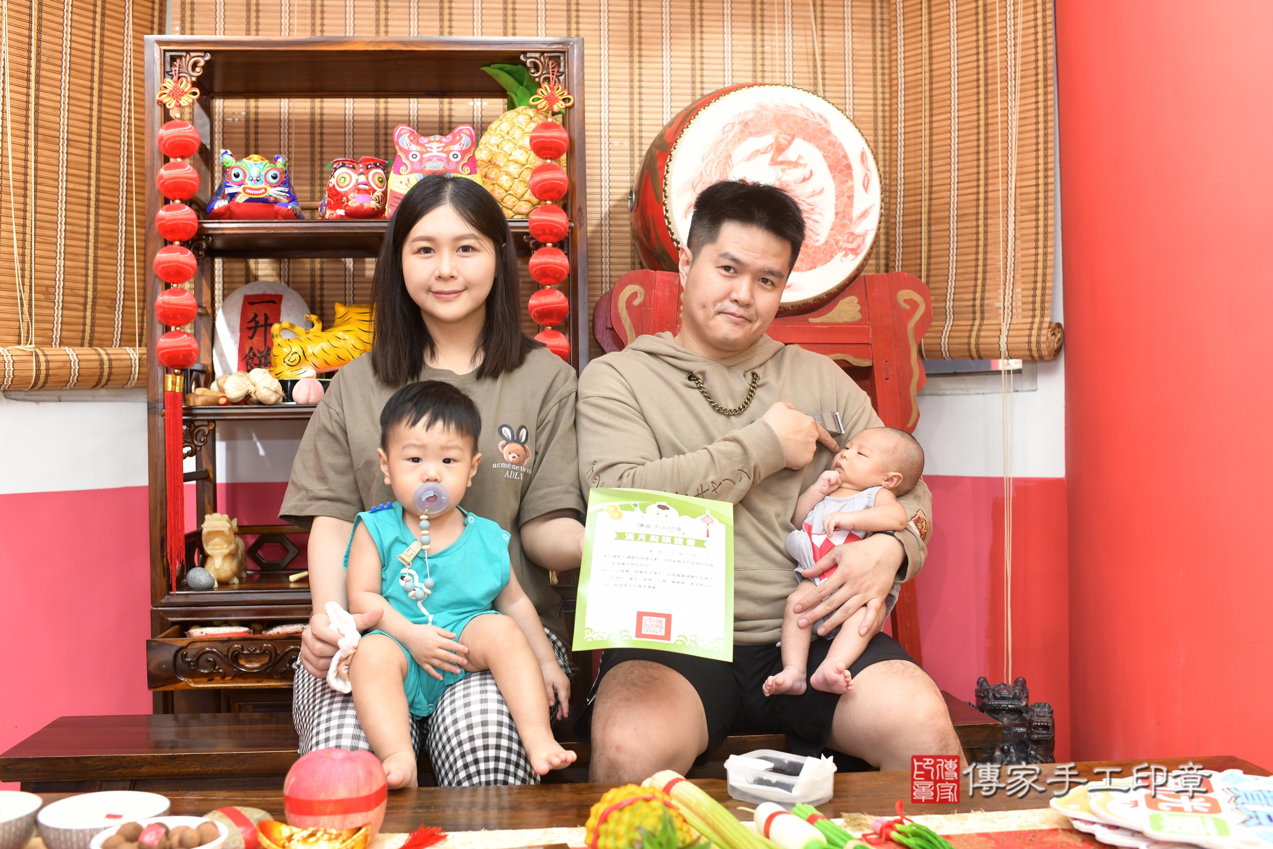 傳家手工印章高雄店、抓周、度脺、中國風會場、傳家嬰兒古禮、吉祥話、抓周道具物品24種、拍照。抓周證書。寶寶抓周、滿周歲、生日快樂、祝福