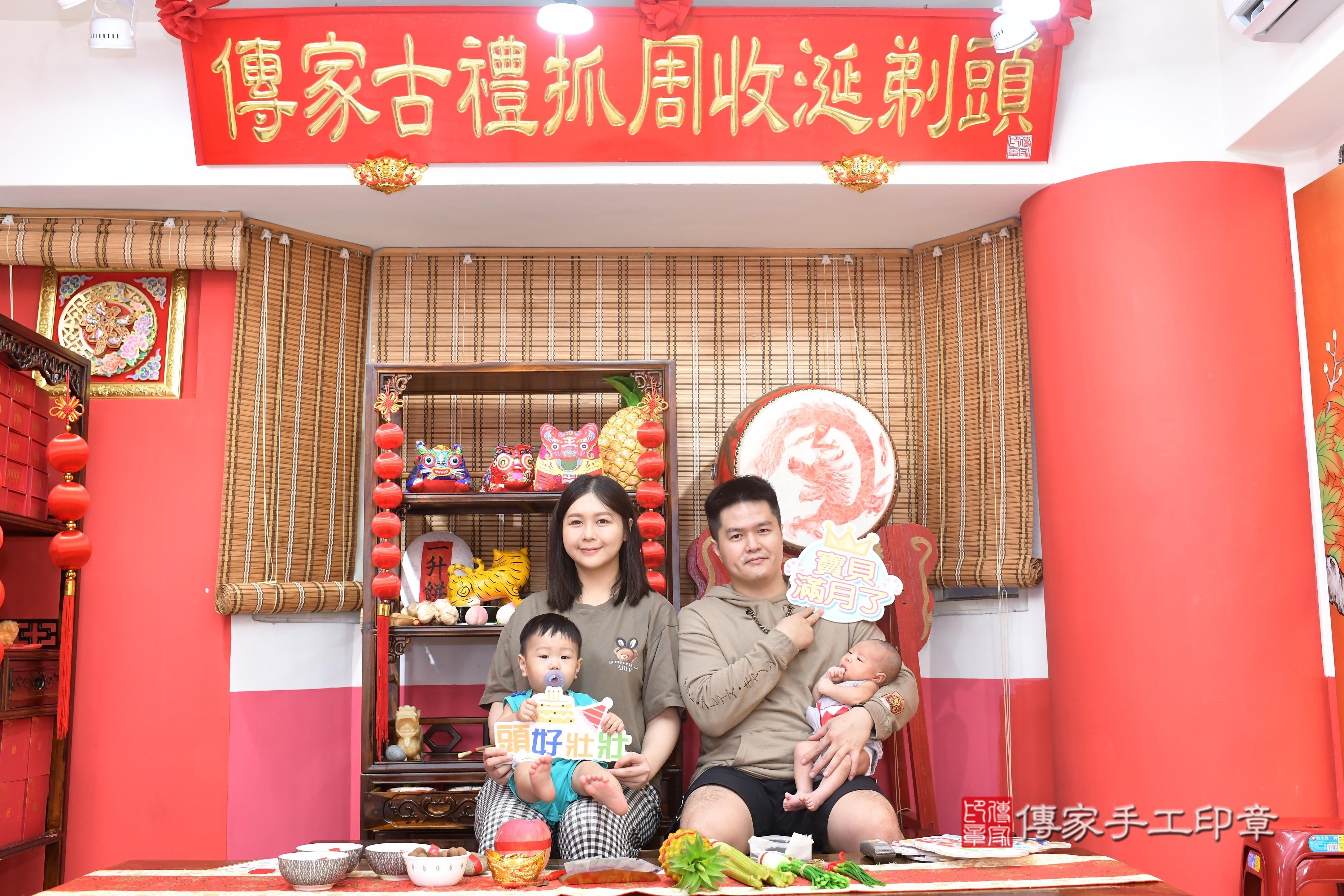 傳家手工印章高雄店、抓周、度脺、中國風會場、傳家嬰兒古禮、吉祥話、抓周道具物品24種、拍照。抓周證書。寶寶抓周、滿周歲、生日快樂、祝福