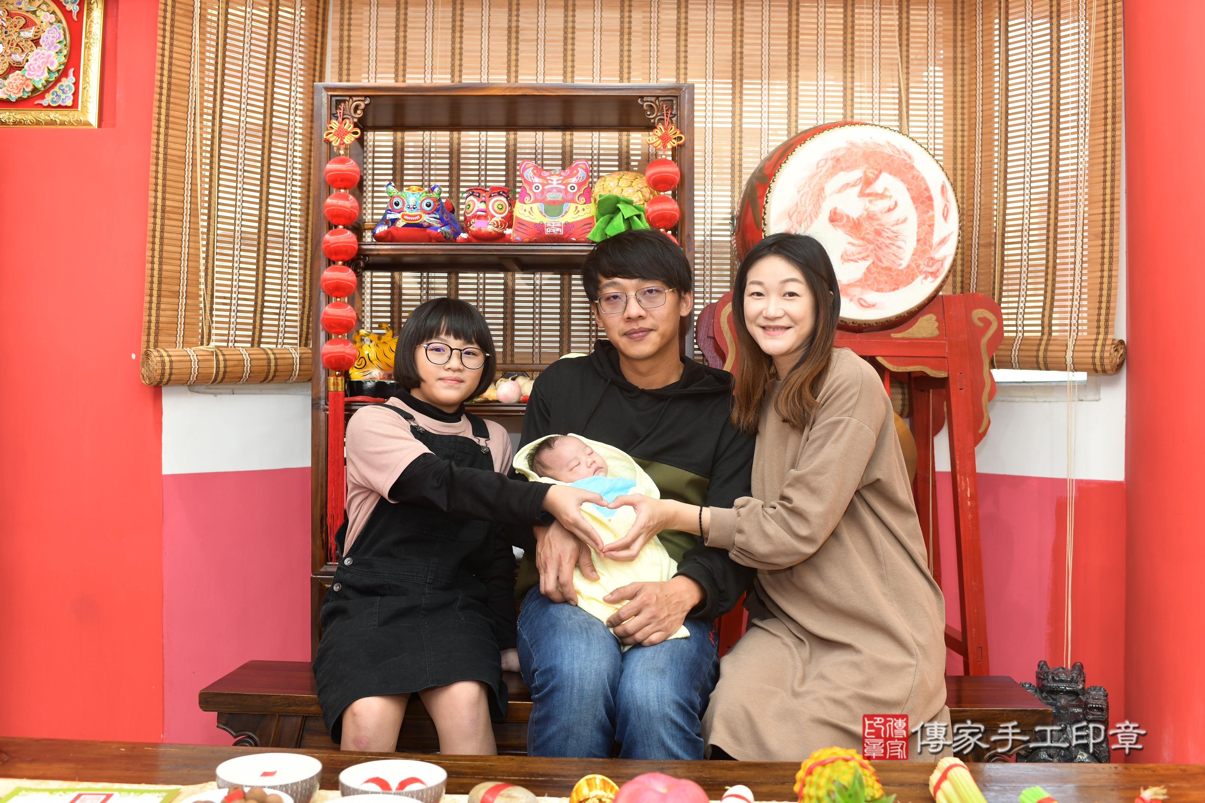 傳家手工印章高雄店、抓周、度脺、中國風會場、傳家嬰兒古禮、吉祥話、抓周道具物品24種、拍照。抓周證書。寶寶抓周、滿周歲、生日快樂、祝福