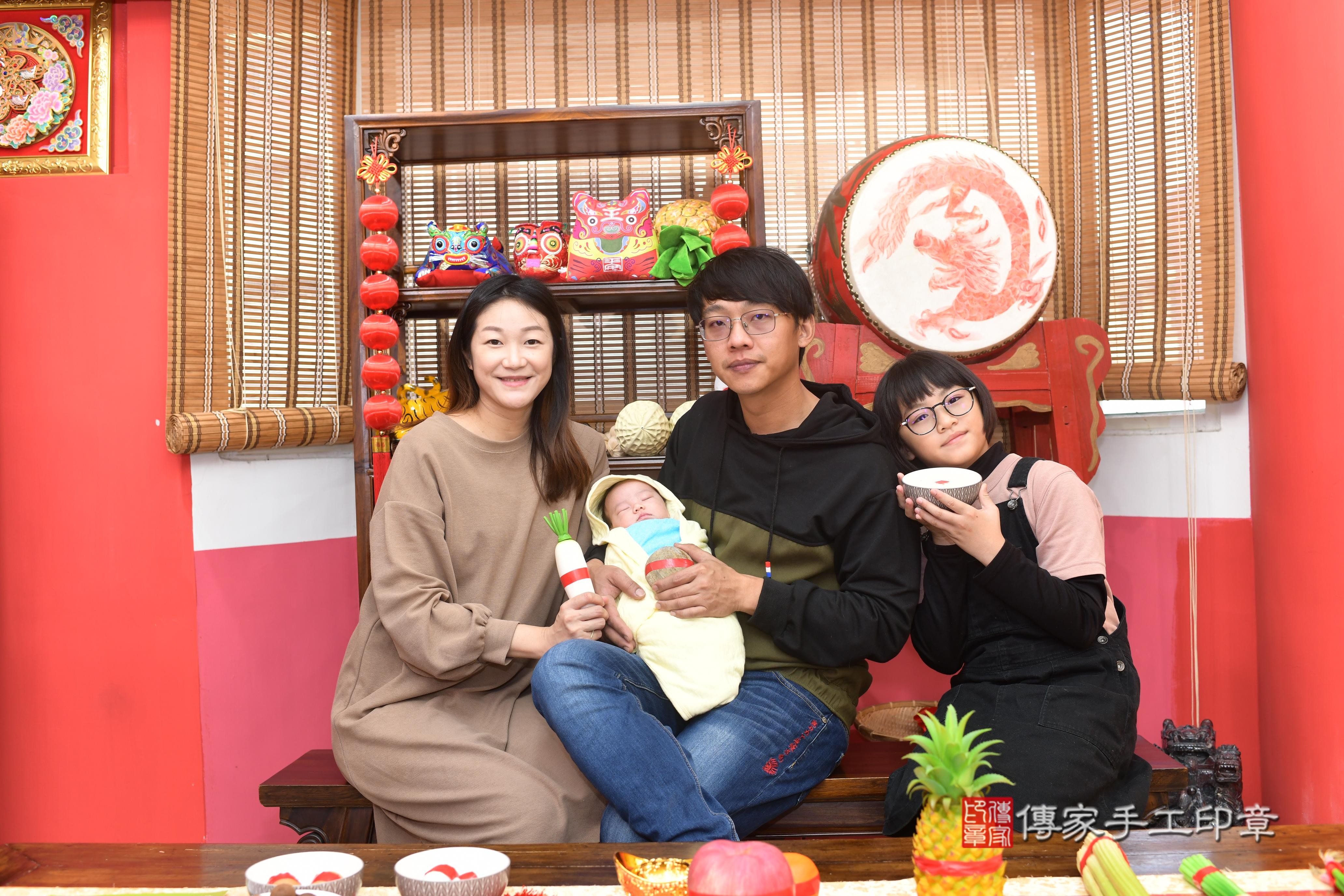 傳家手工印章高雄店、抓周、度脺、中國風會場、傳家嬰兒古禮、吉祥話、抓周道具物品24種、拍照。抓周證書。寶寶抓周、滿周歲、生日快樂、祝福