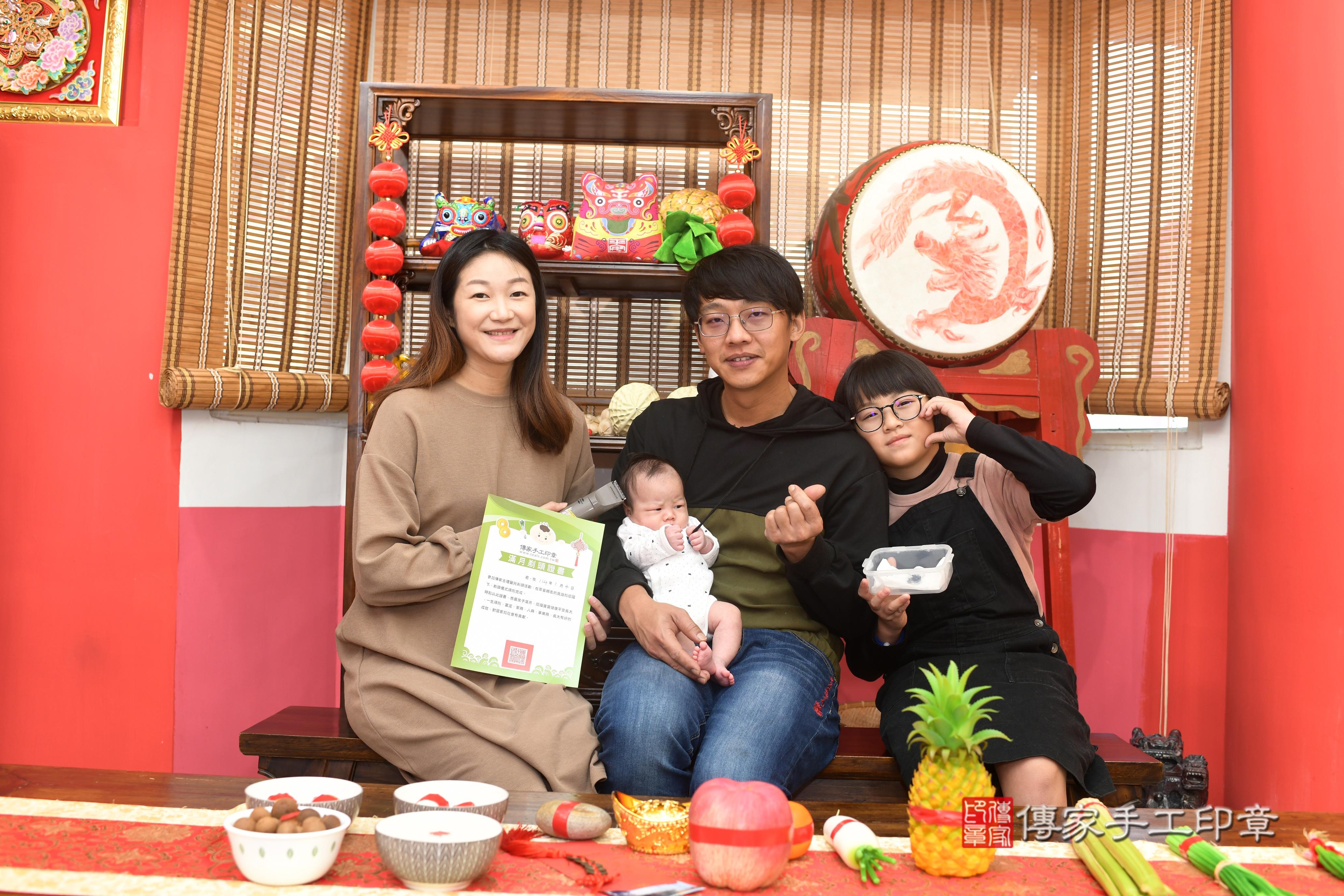 傳家手工印章高雄店、抓周、度脺、中國風會場、傳家嬰兒古禮、吉祥話、抓周道具物品24種、拍照。抓周證書。寶寶抓周、滿周歲、生日快樂、祝福