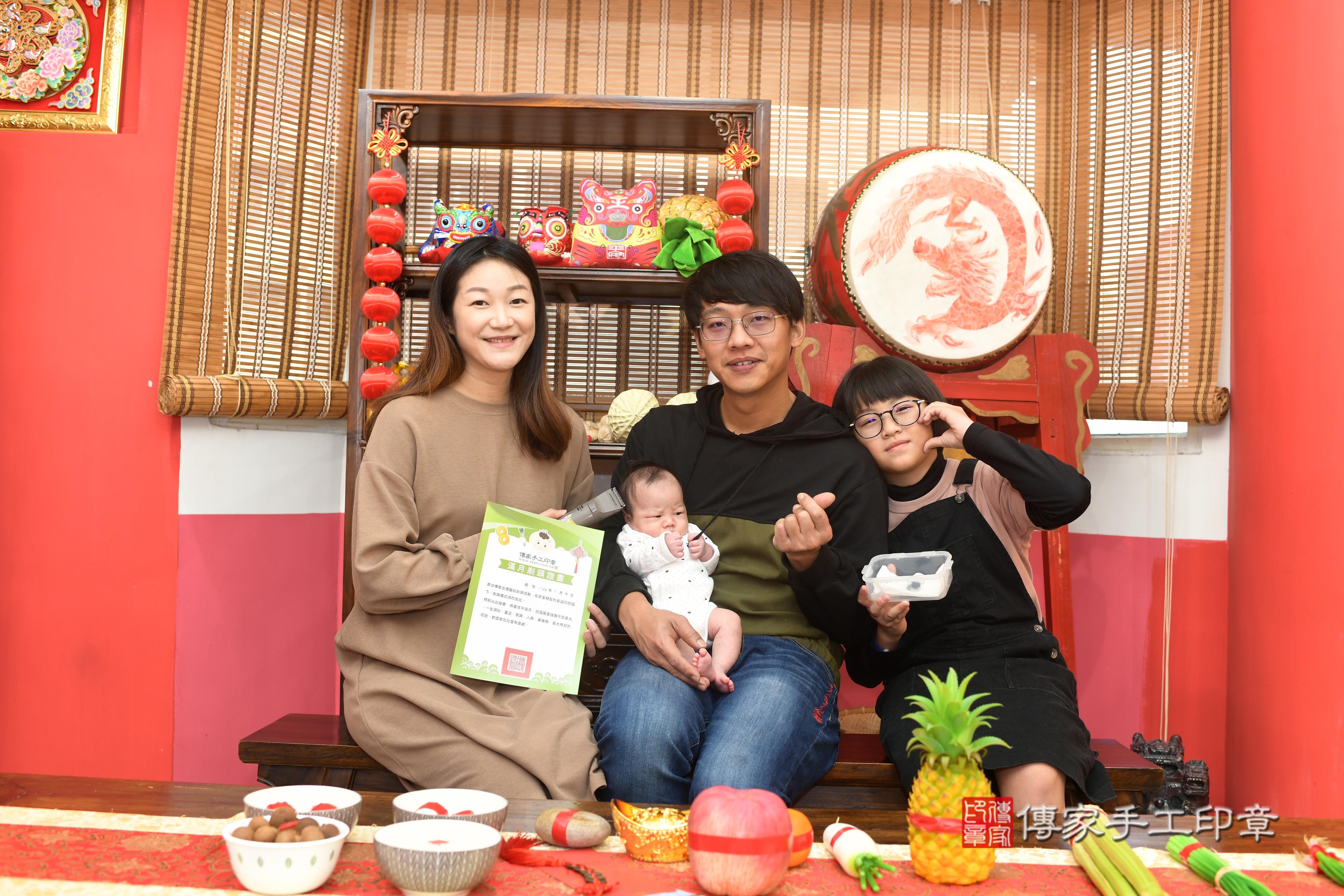 傳家手工印章高雄店、抓周、度脺、中國風會場、傳家嬰兒古禮、吉祥話、抓周道具物品24種、拍照。抓周證書。寶寶抓周、滿周歲、生日快樂、祝福