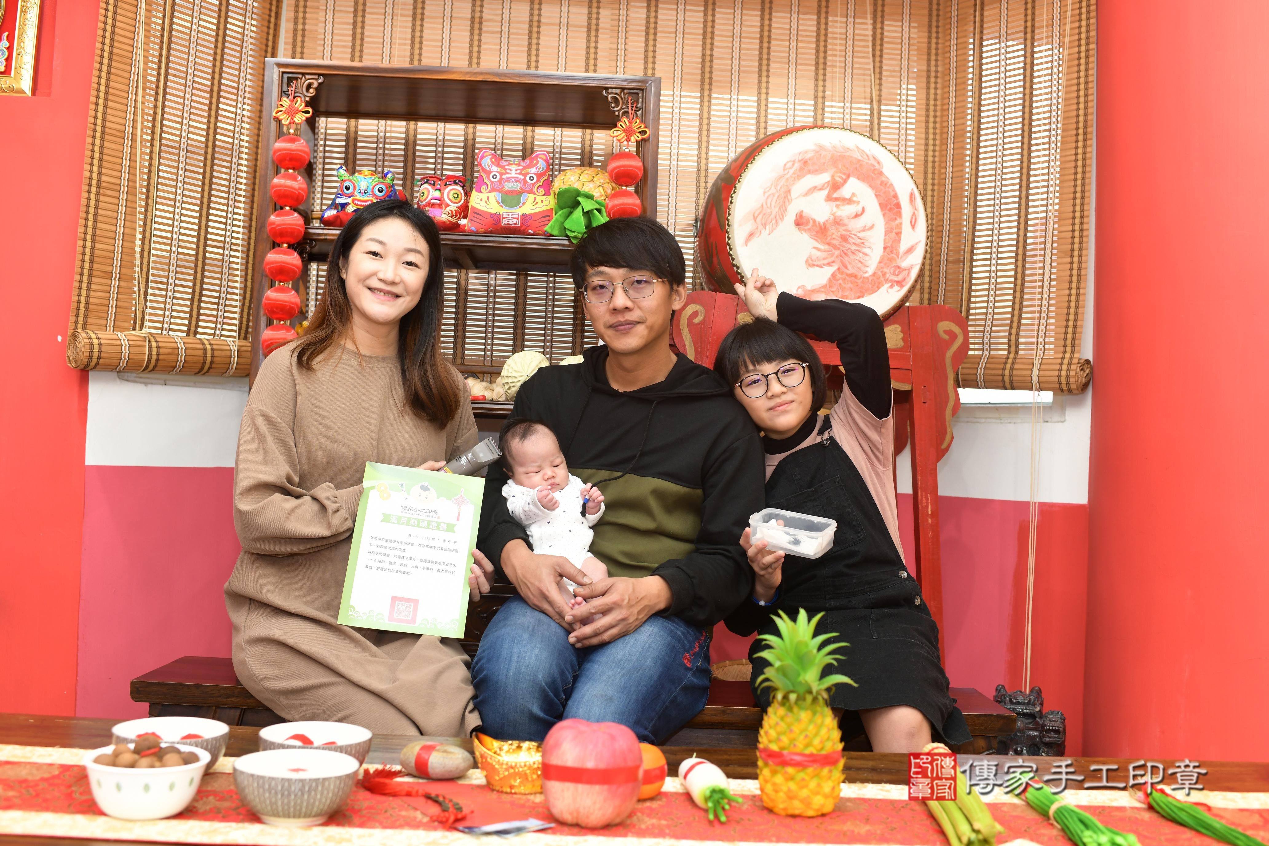 傳家手工印章高雄店、抓周、度脺、中國風會場、傳家嬰兒古禮、吉祥話、抓周道具物品24種、拍照。抓周證書。寶寶抓周、滿周歲、生日快樂、祝福