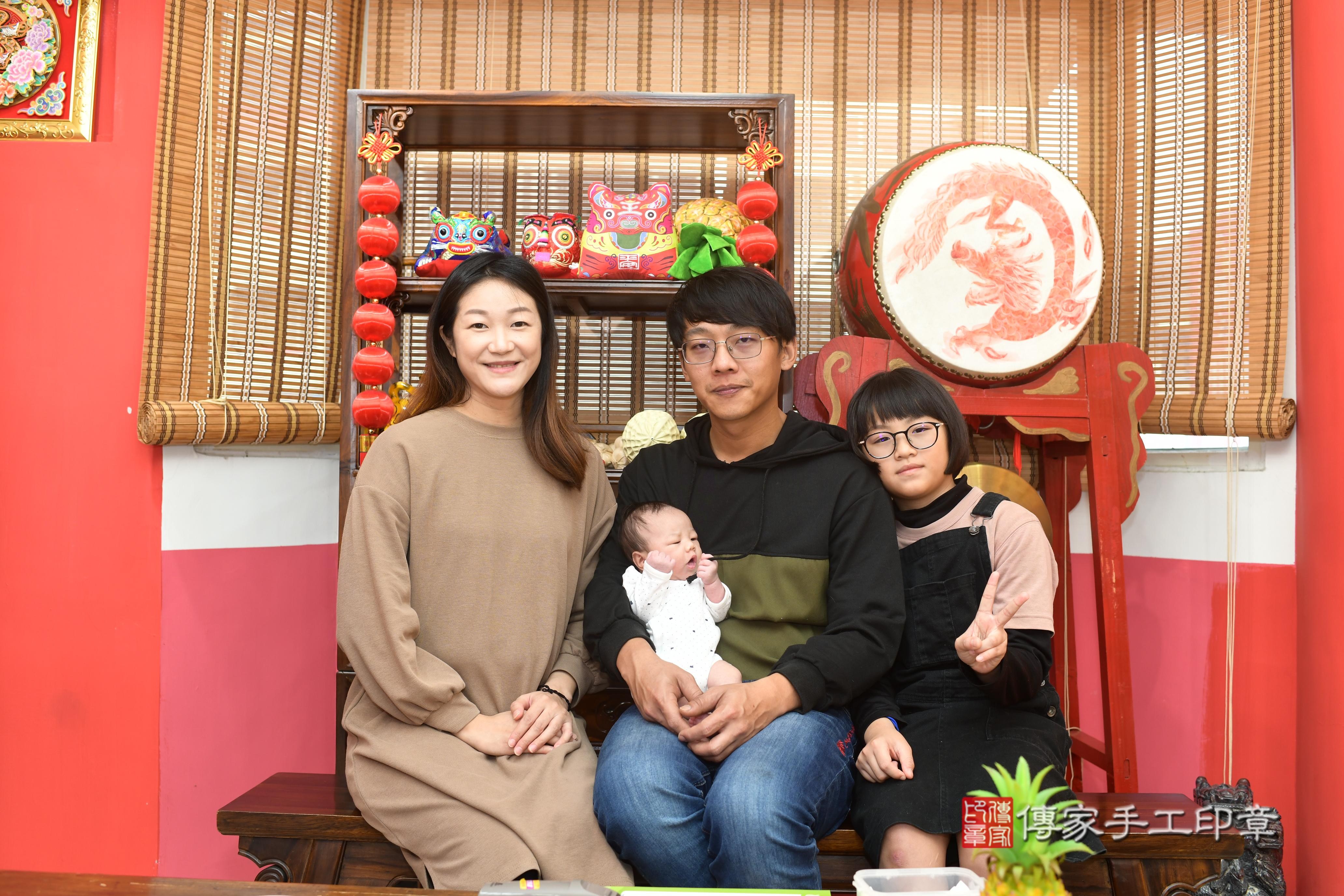 傳家手工印章高雄店、抓周、度脺、中國風會場、傳家嬰兒古禮、吉祥話、抓周道具物品24種、拍照。抓周證書。寶寶抓周、滿周歲、生日快樂、祝福