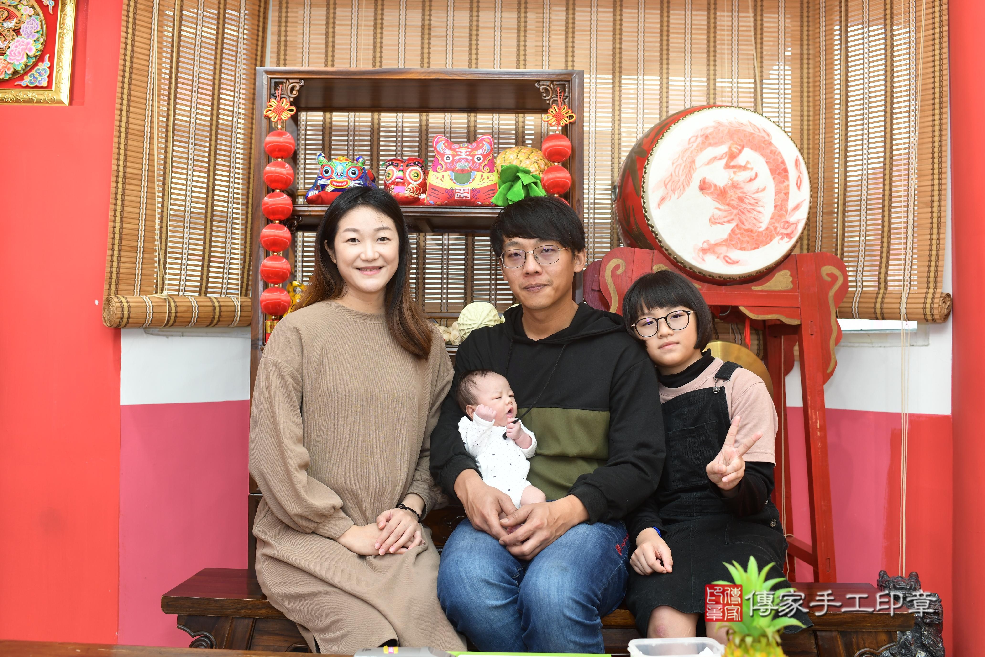 傳家手工印章高雄店、抓周、度脺、中國風會場、傳家嬰兒古禮、吉祥話、抓周道具物品24種、拍照。抓周證書。寶寶抓周、滿周歲、生日快樂、祝福