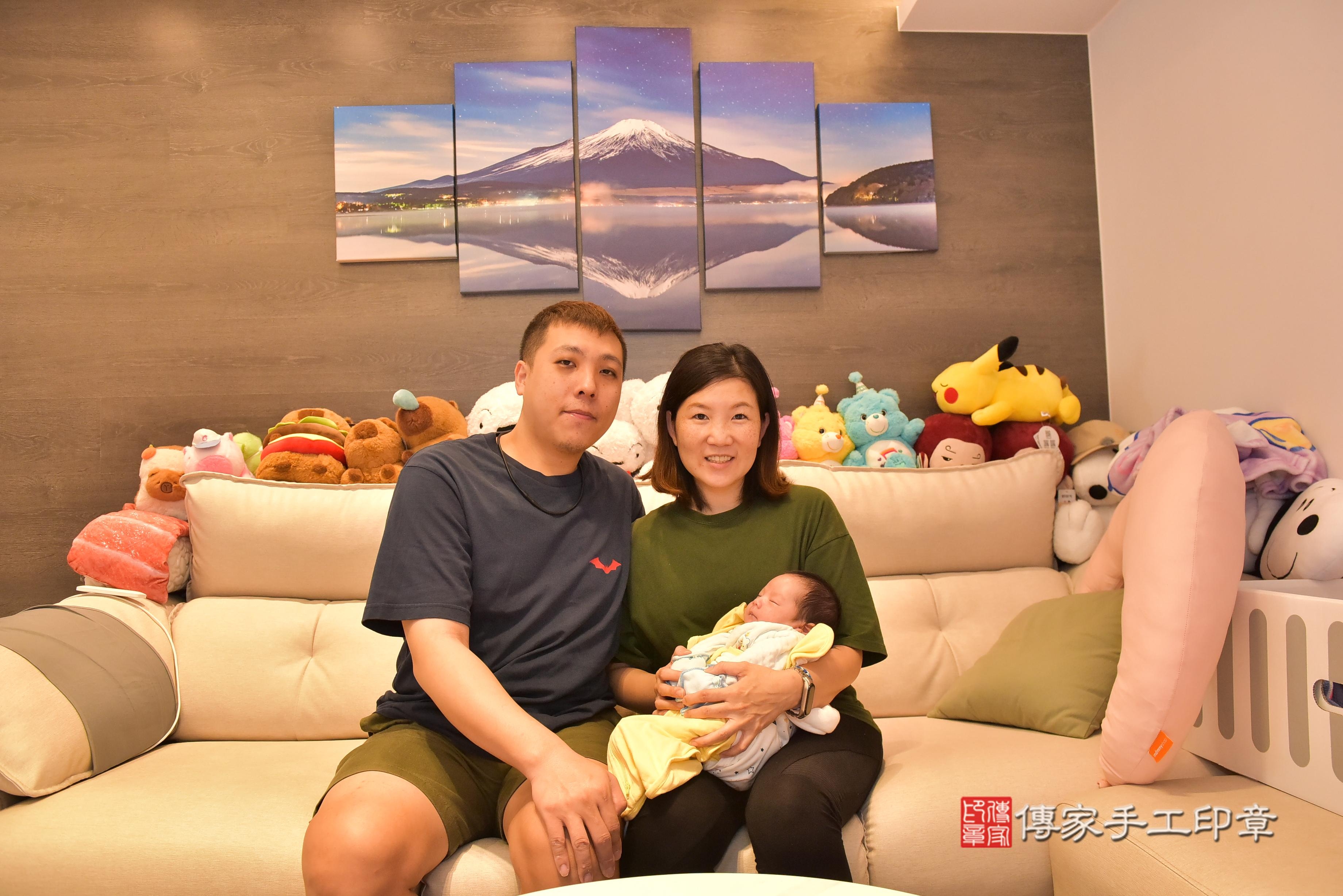 傳家手工印章高雄店、抓周、度脺、中國風會場、傳家嬰兒古禮、吉祥話、抓周道具物品24種、拍照。抓周證書。寶寶抓周、滿周歲、生日快樂、祝福