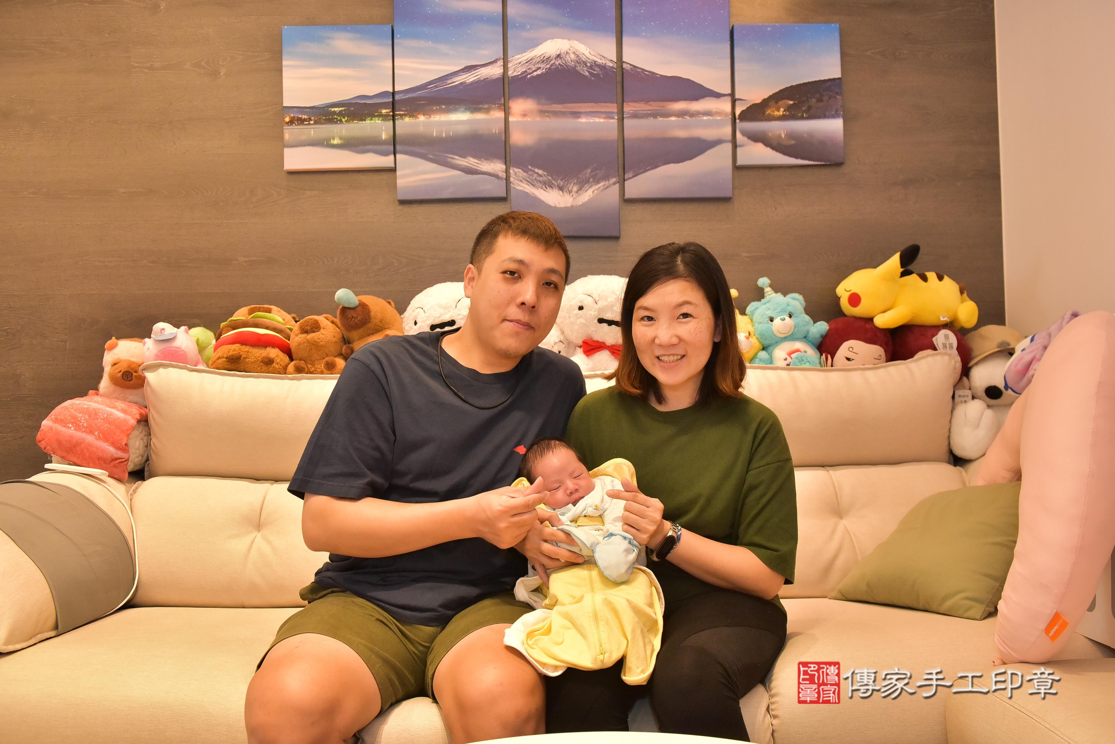 傳家手工印章高雄店、抓周、度脺、中國風會場、傳家嬰兒古禮、吉祥話、抓周道具物品24種、拍照。抓周證書。寶寶抓周、滿周歲、生日快樂、祝福