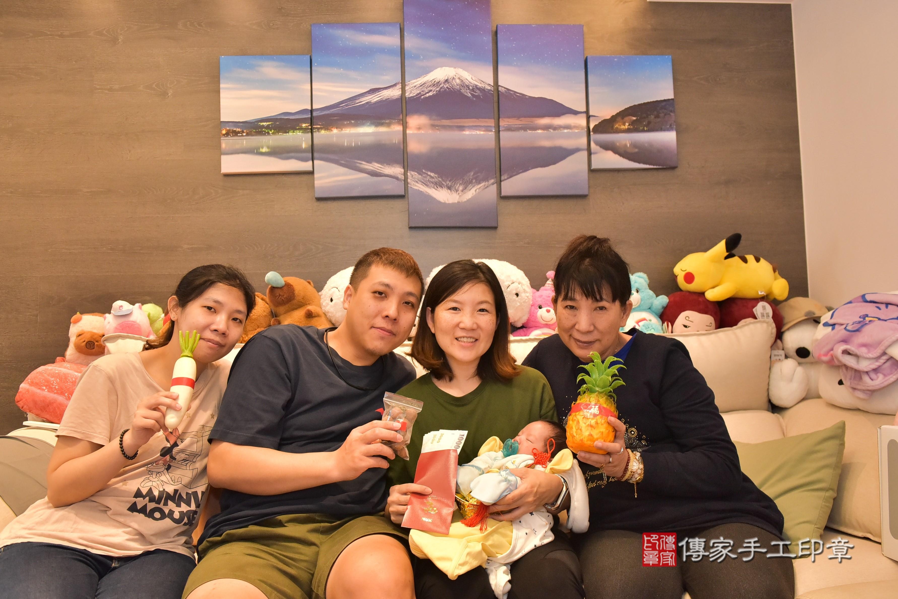 傳家手工印章高雄店、抓周、度脺、中國風會場、傳家嬰兒古禮、吉祥話、抓周道具物品24種、拍照。抓周證書。寶寶抓周、滿周歲、生日快樂、祝福