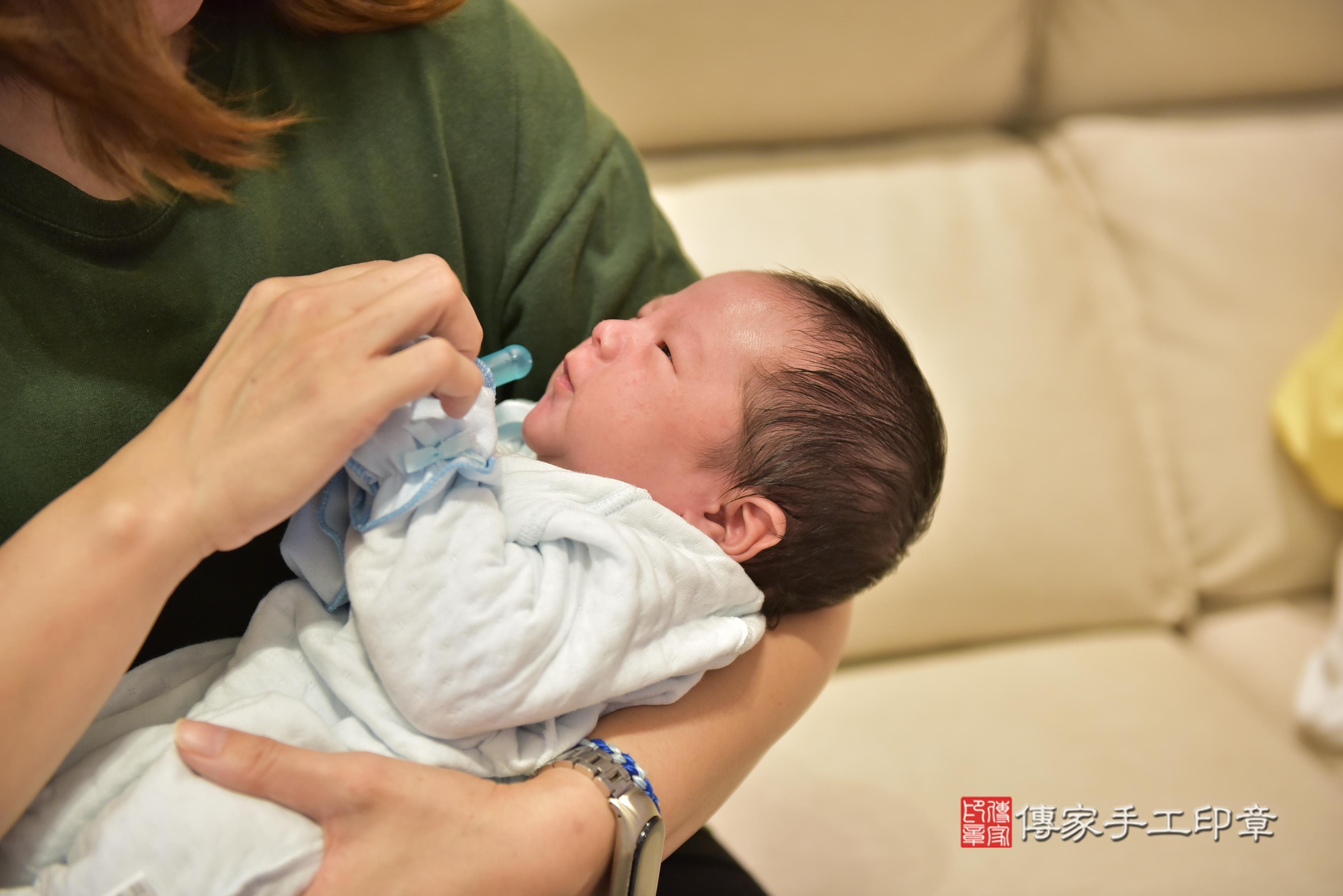 傳家手工印章高雄店、抓周、度脺、中國風會場、傳家嬰兒古禮、吉祥話、抓周道具物品24種、拍照。抓周證書。寶寶抓周、滿周歲、生日快樂、祝福
