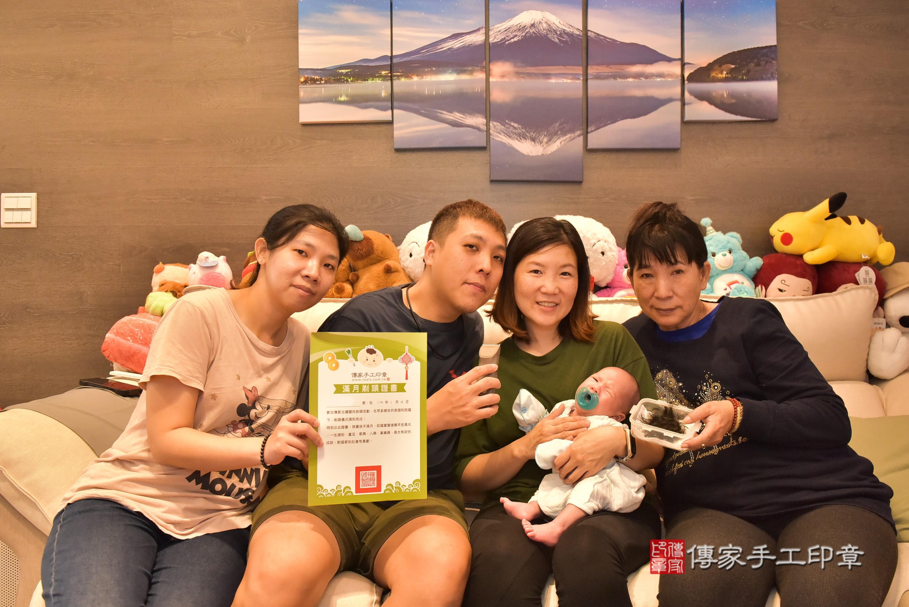 傳家手工印章高雄店、抓周、度脺、中國風會場、傳家嬰兒古禮、吉祥話、抓周道具物品24種、拍照。抓周證書。寶寶抓周、滿周歲、生日快樂、祝福