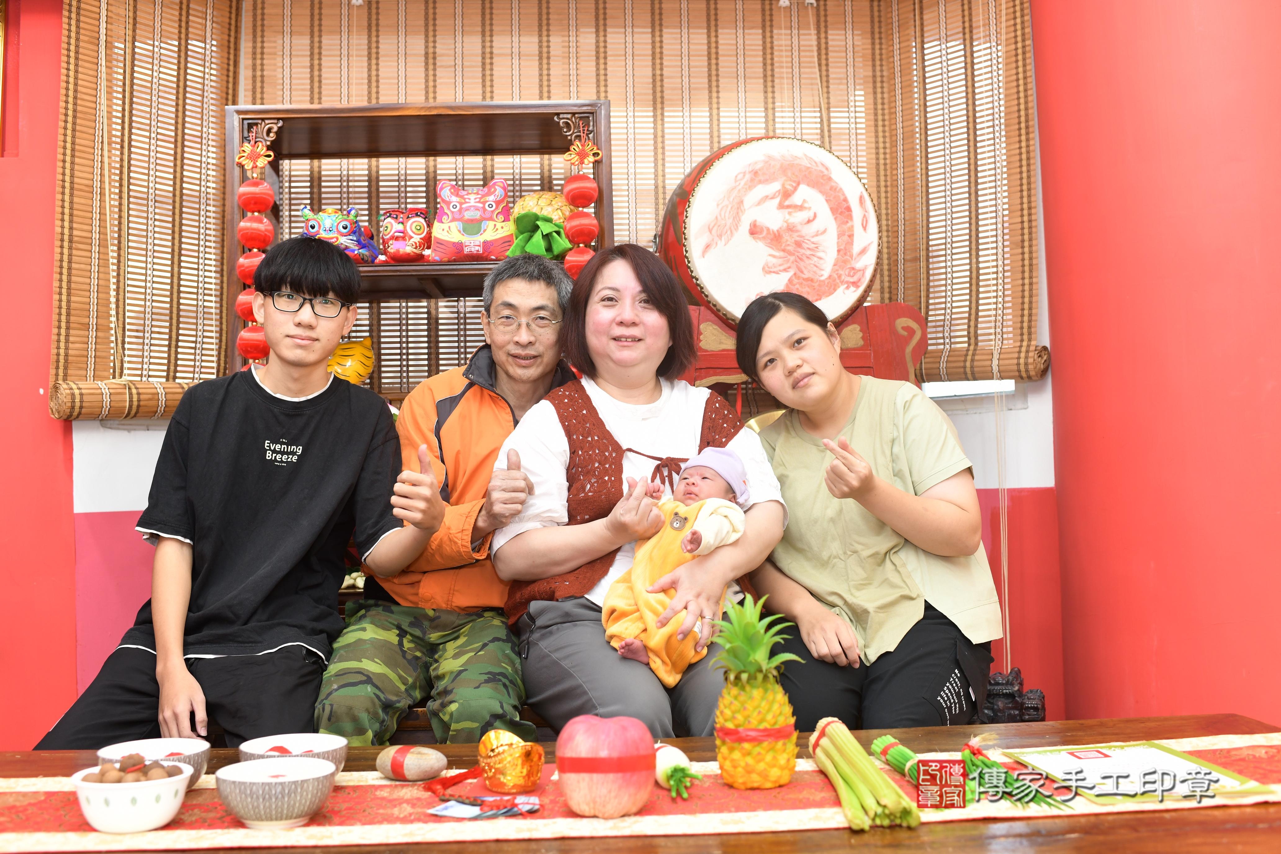 傳家手工印章高雄店、抓周、度脺、中國風會場、傳家嬰兒古禮、吉祥話、抓周道具物品24種、拍照。抓周證書。寶寶抓周、滿周歲、生日快樂、祝福
