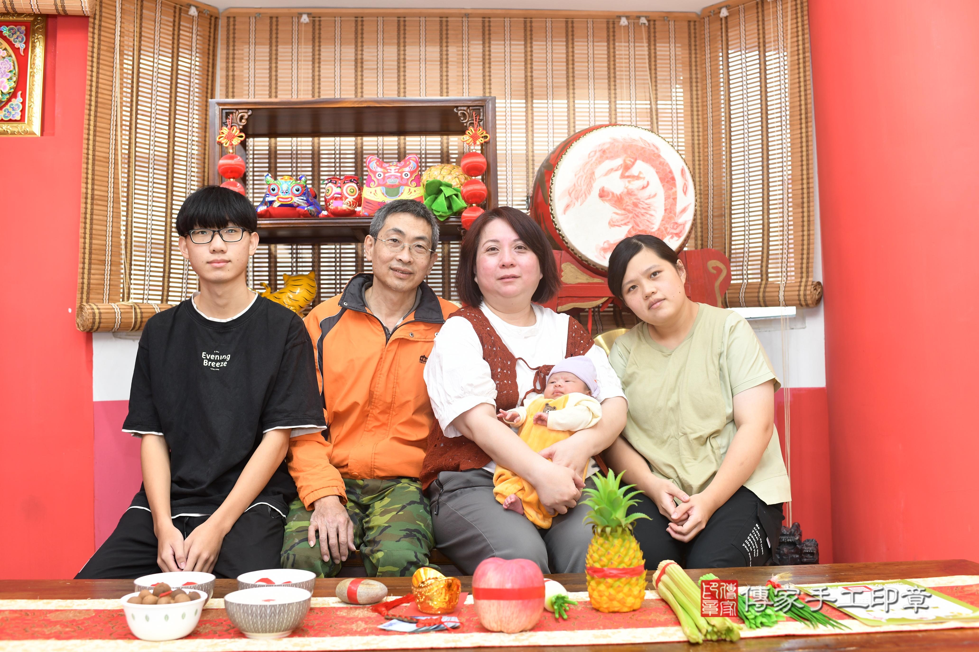 傳家手工印章高雄店、抓周、度脺、中國風會場、傳家嬰兒古禮、吉祥話、抓周道具物品24種、拍照。抓周證書。寶寶抓周、滿周歲、生日快樂、祝福