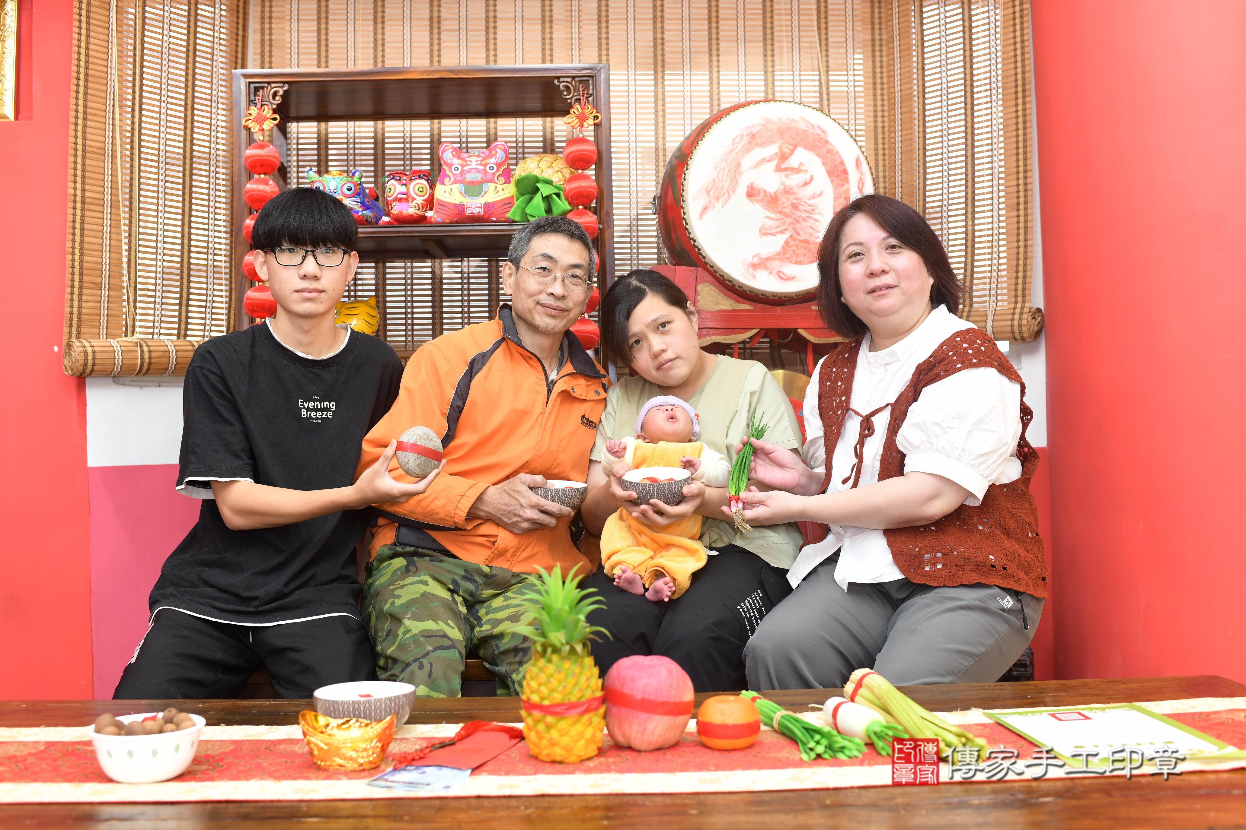 傳家手工印章高雄店、抓周、度脺、中國風會場、傳家嬰兒古禮、吉祥話、抓周道具物品24種、拍照。抓周證書。寶寶抓周、滿周歲、生日快樂、祝福
